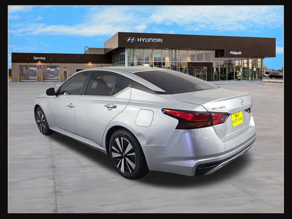 Used 2022 Nissan Altima 2.5 SV Sedan