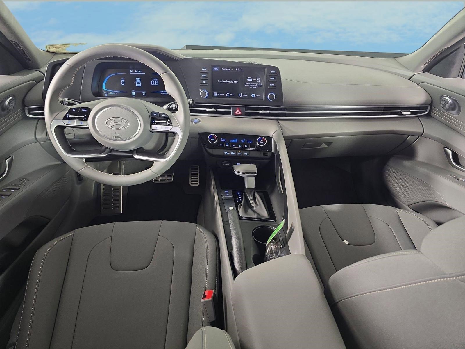 2025 Hyundai Elantra SEL - Photo 12