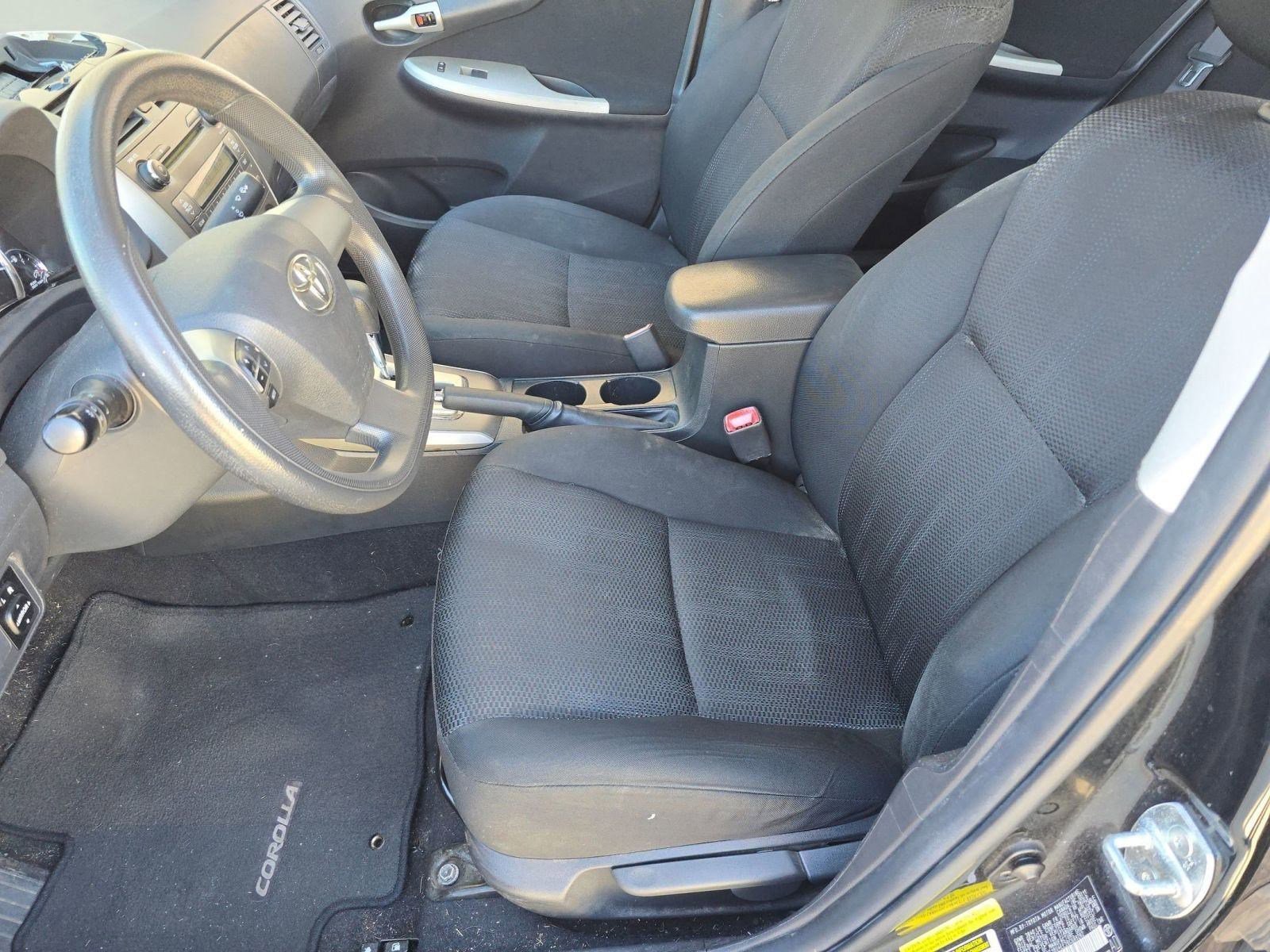 2011 Toyota Corolla photo 3