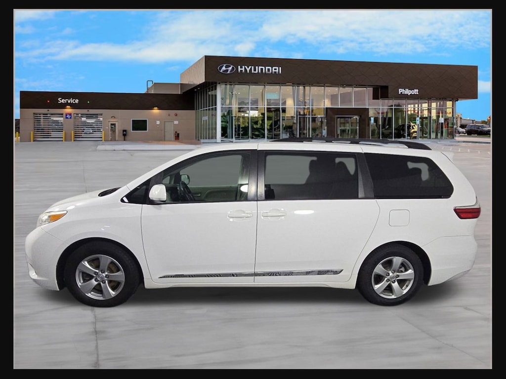 Used 2016 Toyota Sienna LE 7 Passenger Auto Access Seat Van