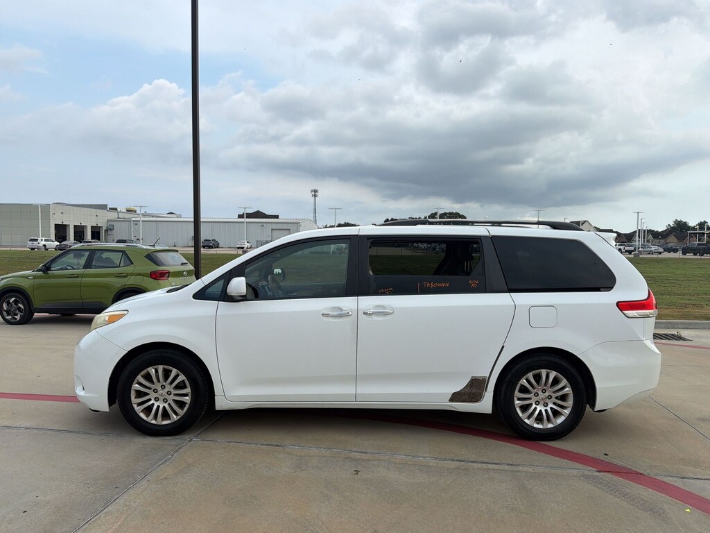 Used 2011 Toyota Sienna XLE V6 Auto Access Seat Van
