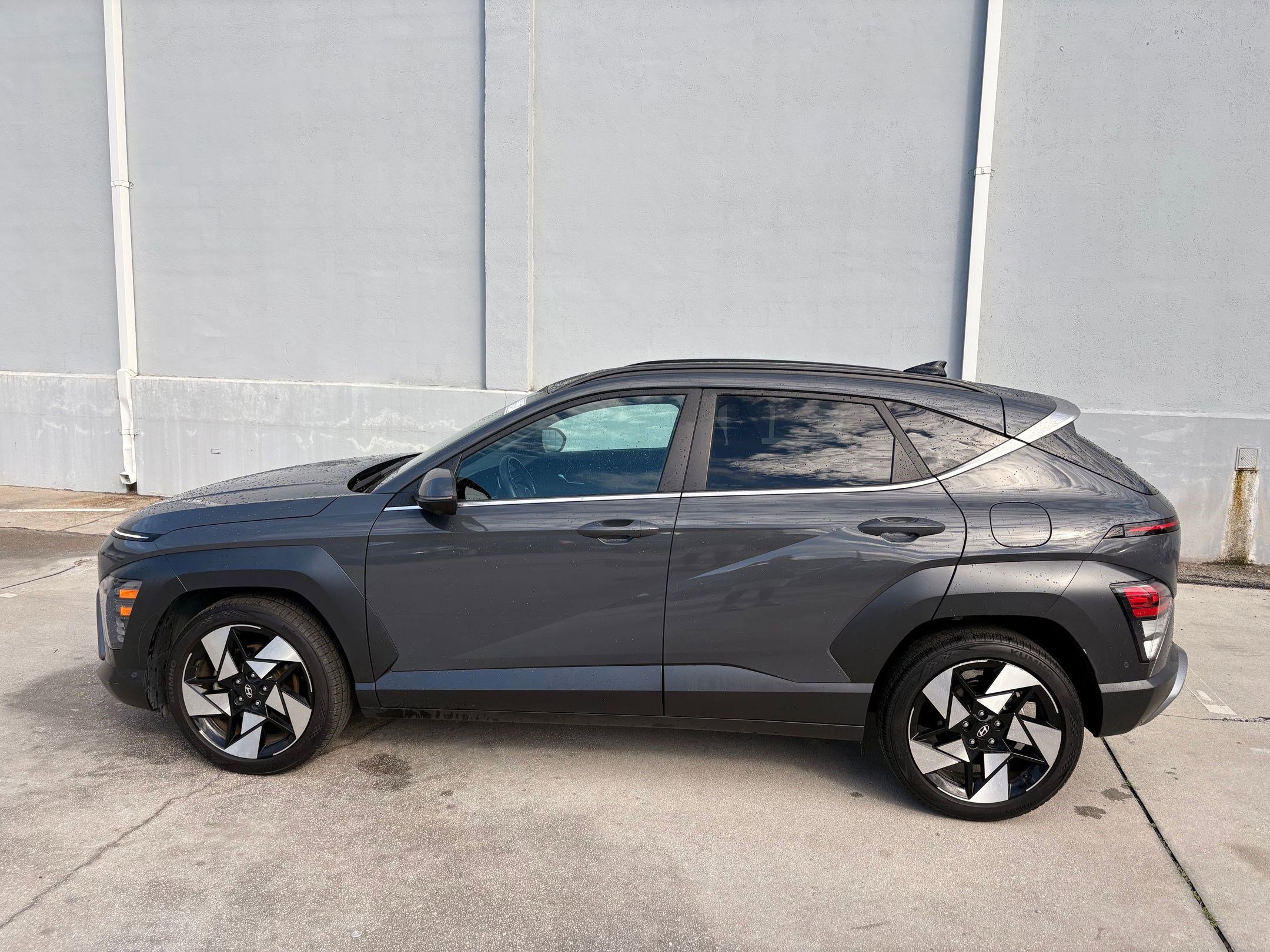 2024 Hyundai Kona Limited photo 2