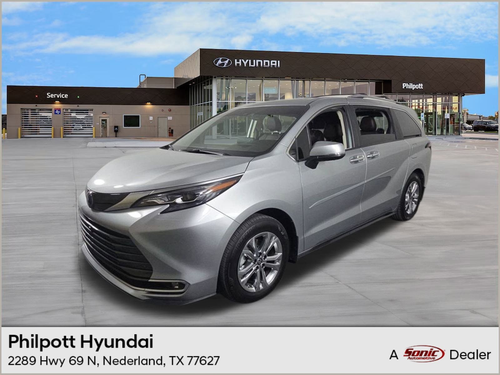 2024 Toyota Sienna Platinum's photo