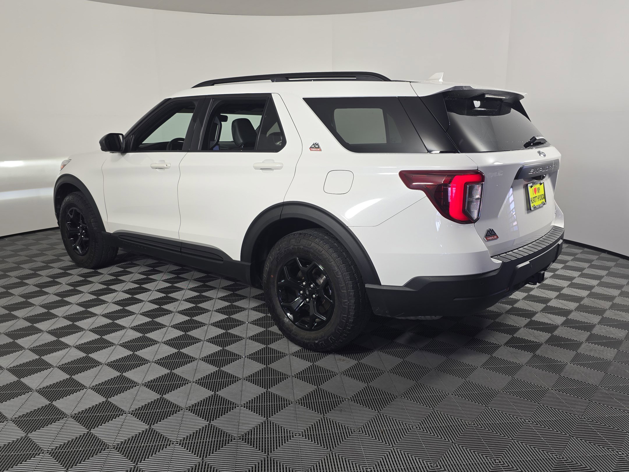 2022 Ford Explorer Timberline photo 2