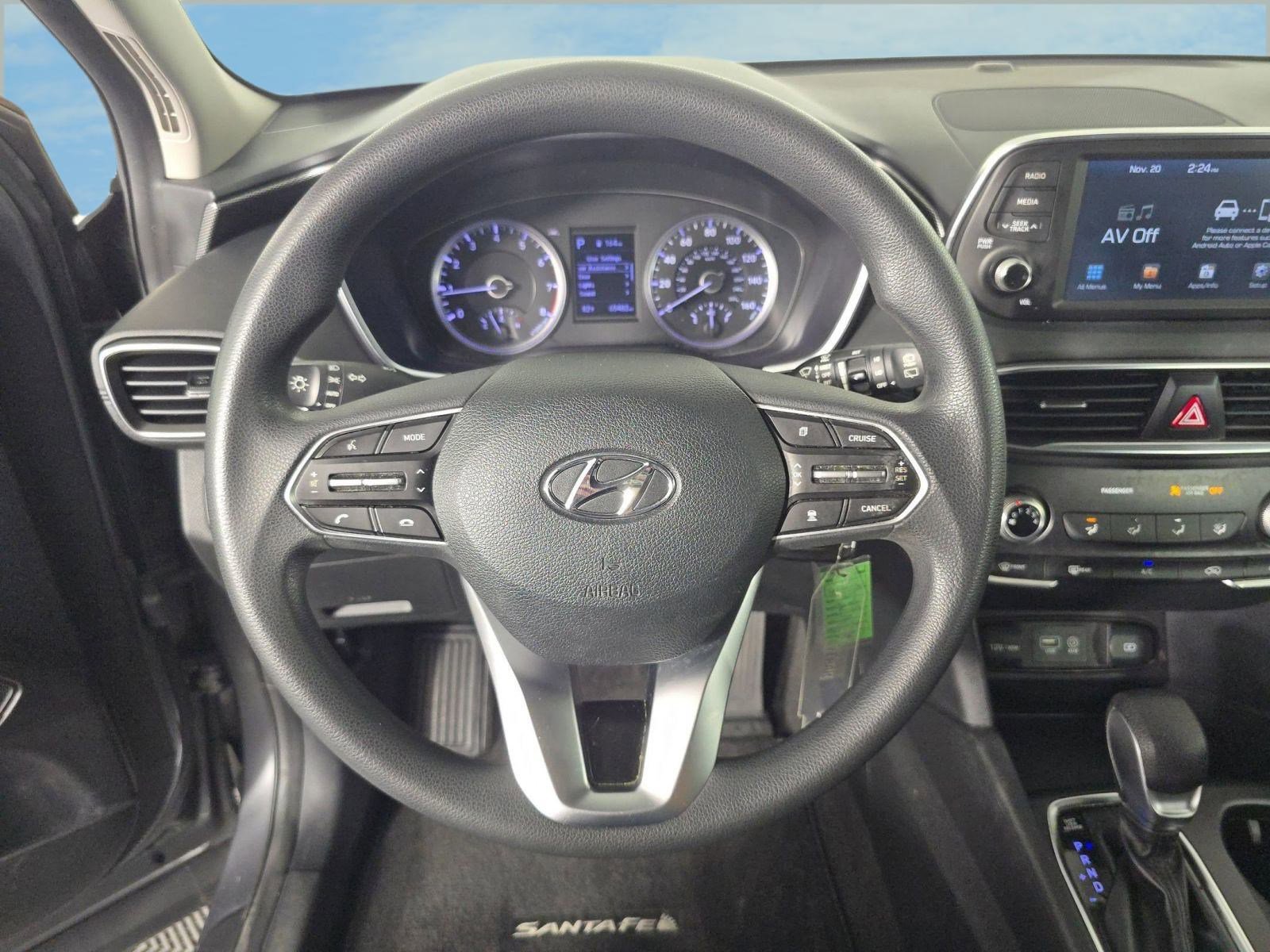 2019 Hyundai Santa Fe SE photo 3