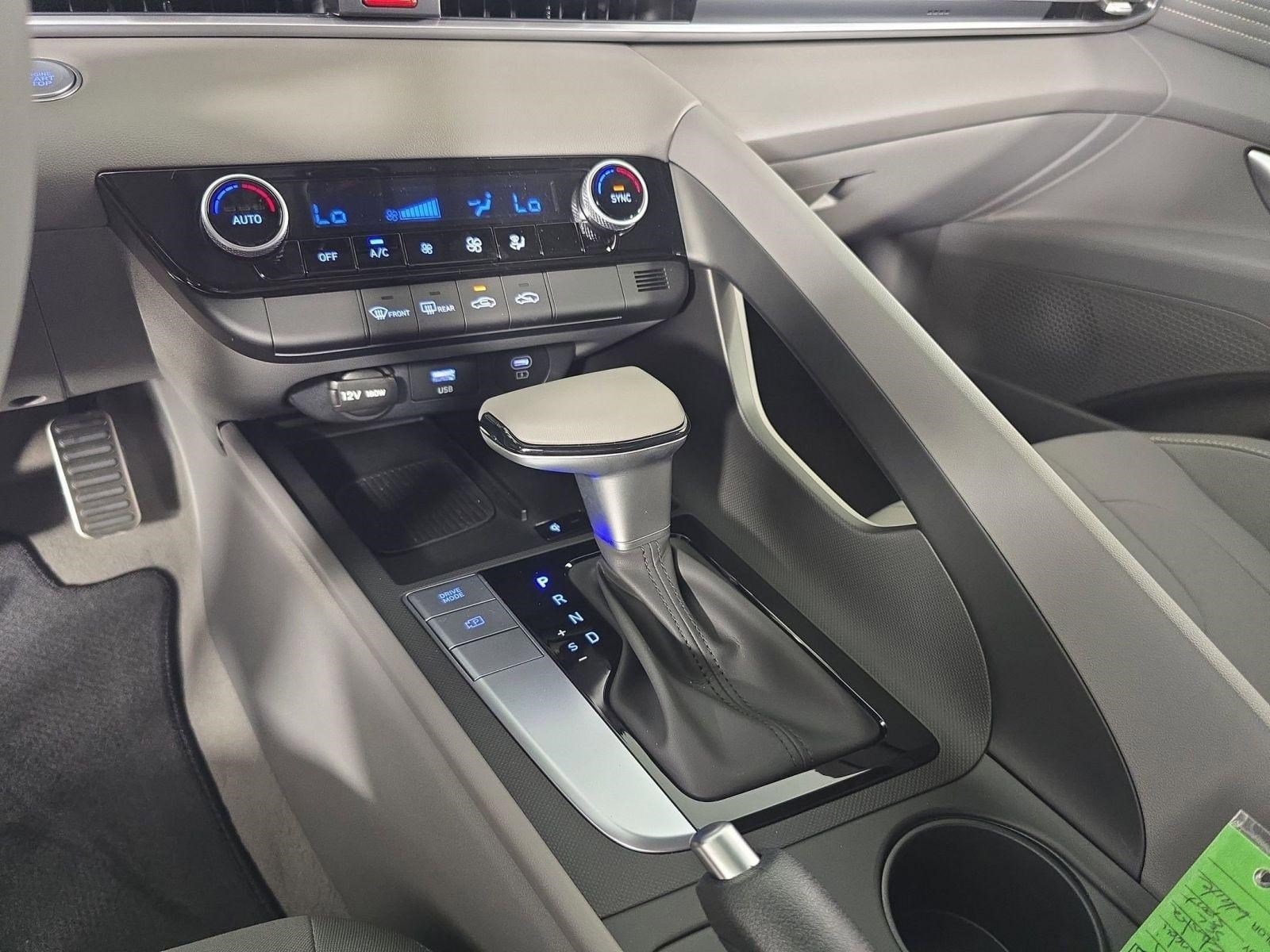 2025 Hyundai Elantra SEL - Photo 15