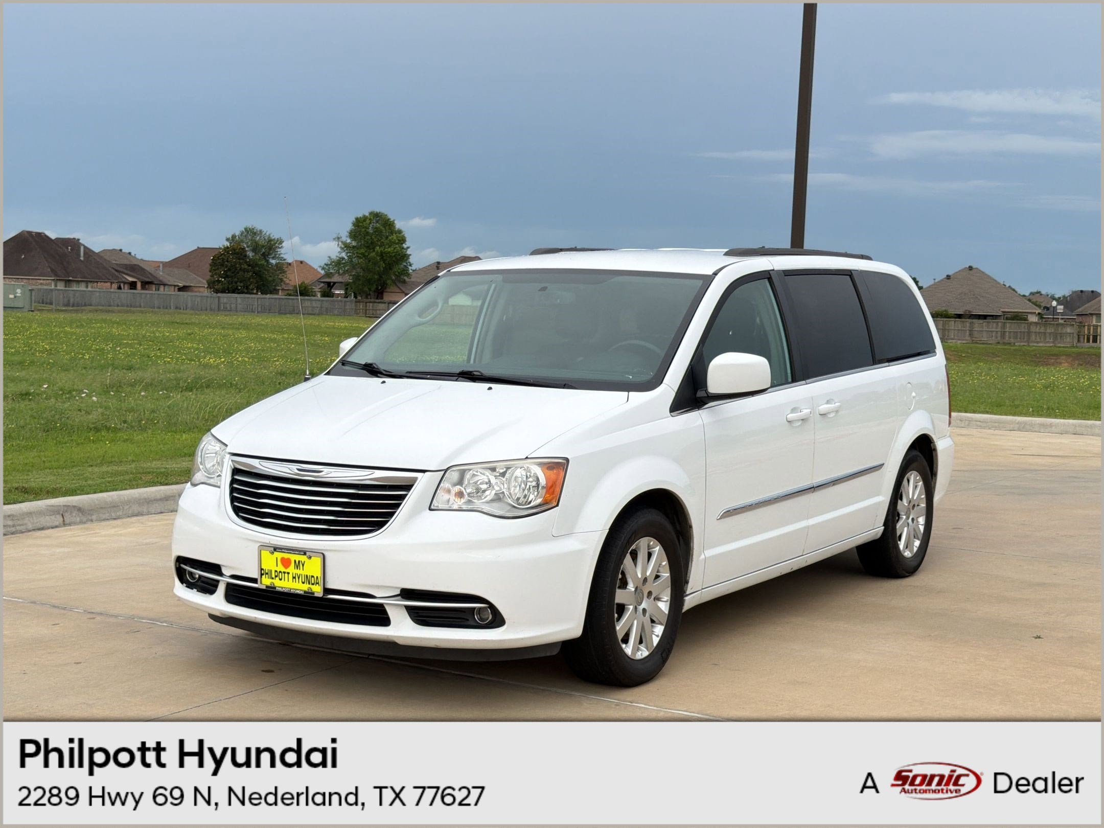 2016 Chrysler Town & Country Touring's photo
