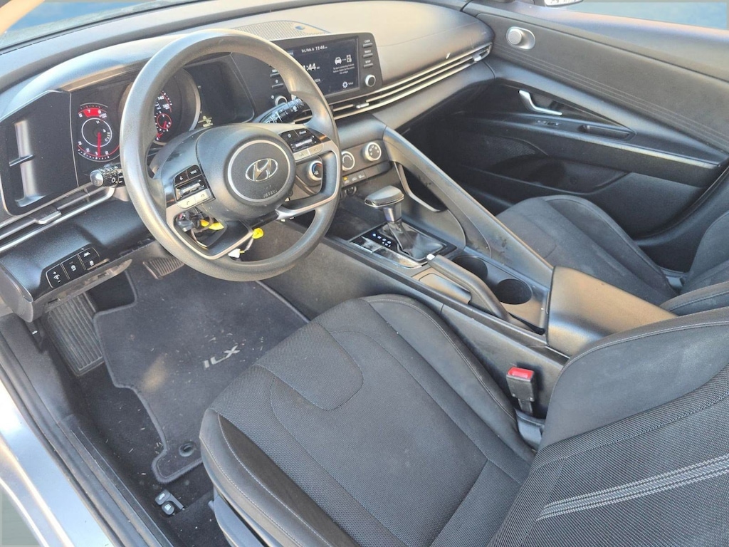 Used 2021 Hyundai Elantra SE Sedan