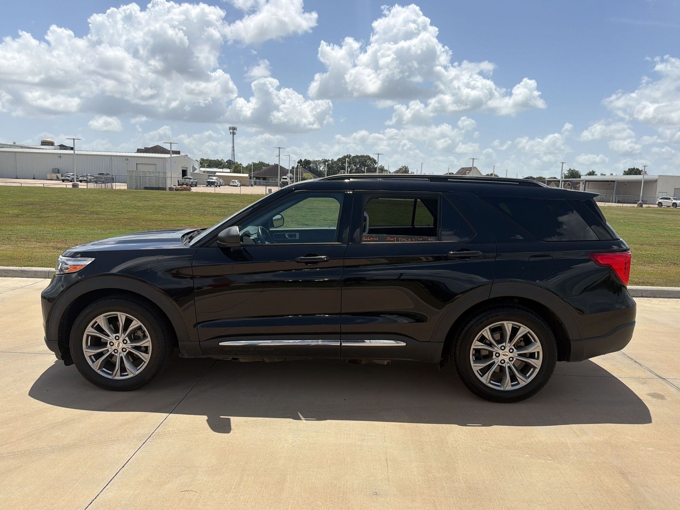 Used 2021 Ford Explorer XLT with VIN 1FMSK7DH6MGB31390 for sale in Nederland, TX