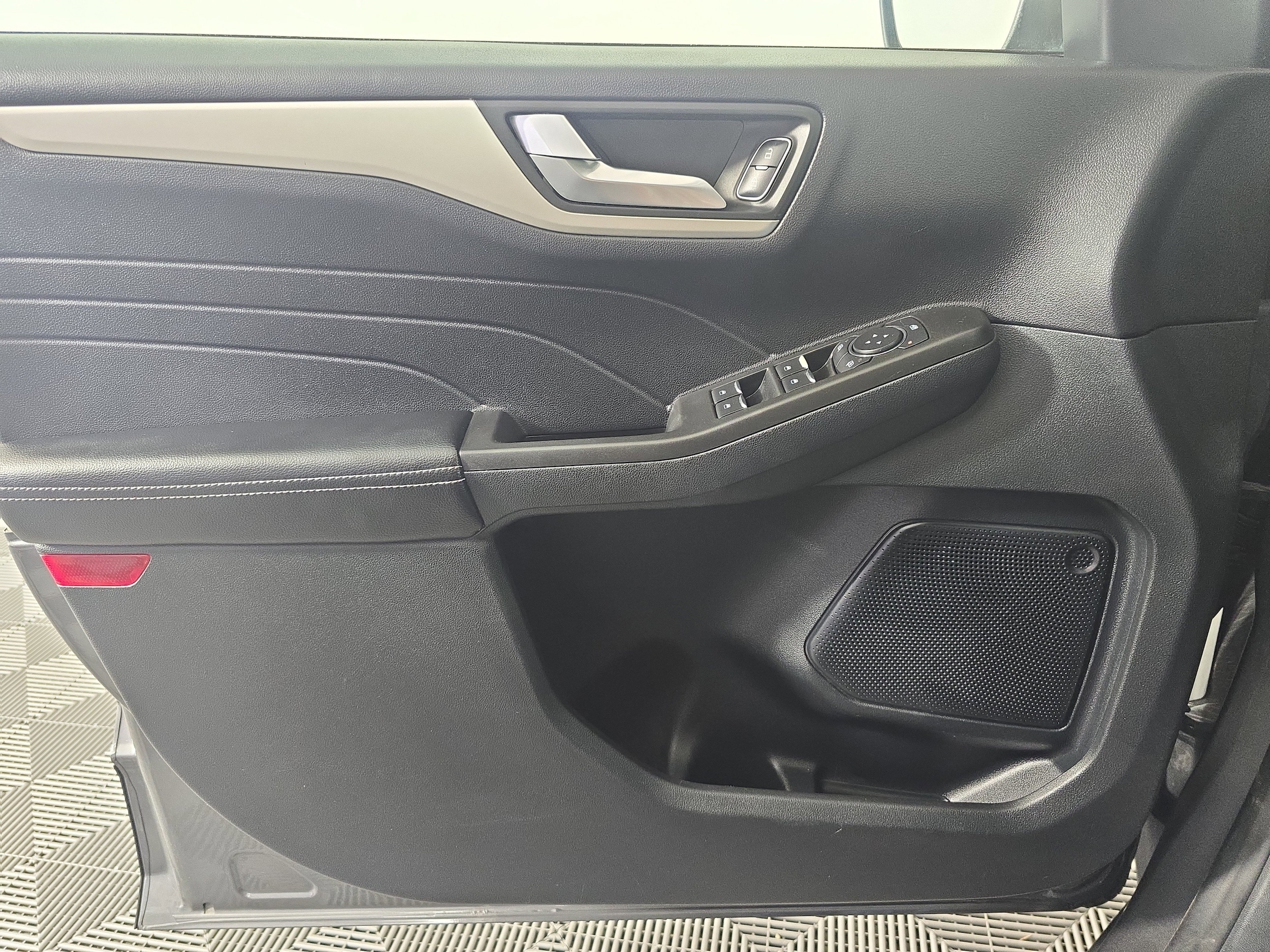 Used 2021 Ford Escape SE with VIN 1FMCU0BZ5MUA52392 for sale in Nederland, TX
