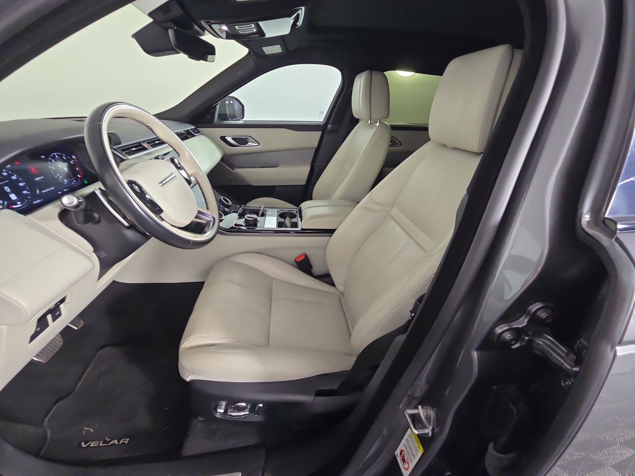 2019 Land Rover Range Rover Velar HSE R-Dynamic photo 4