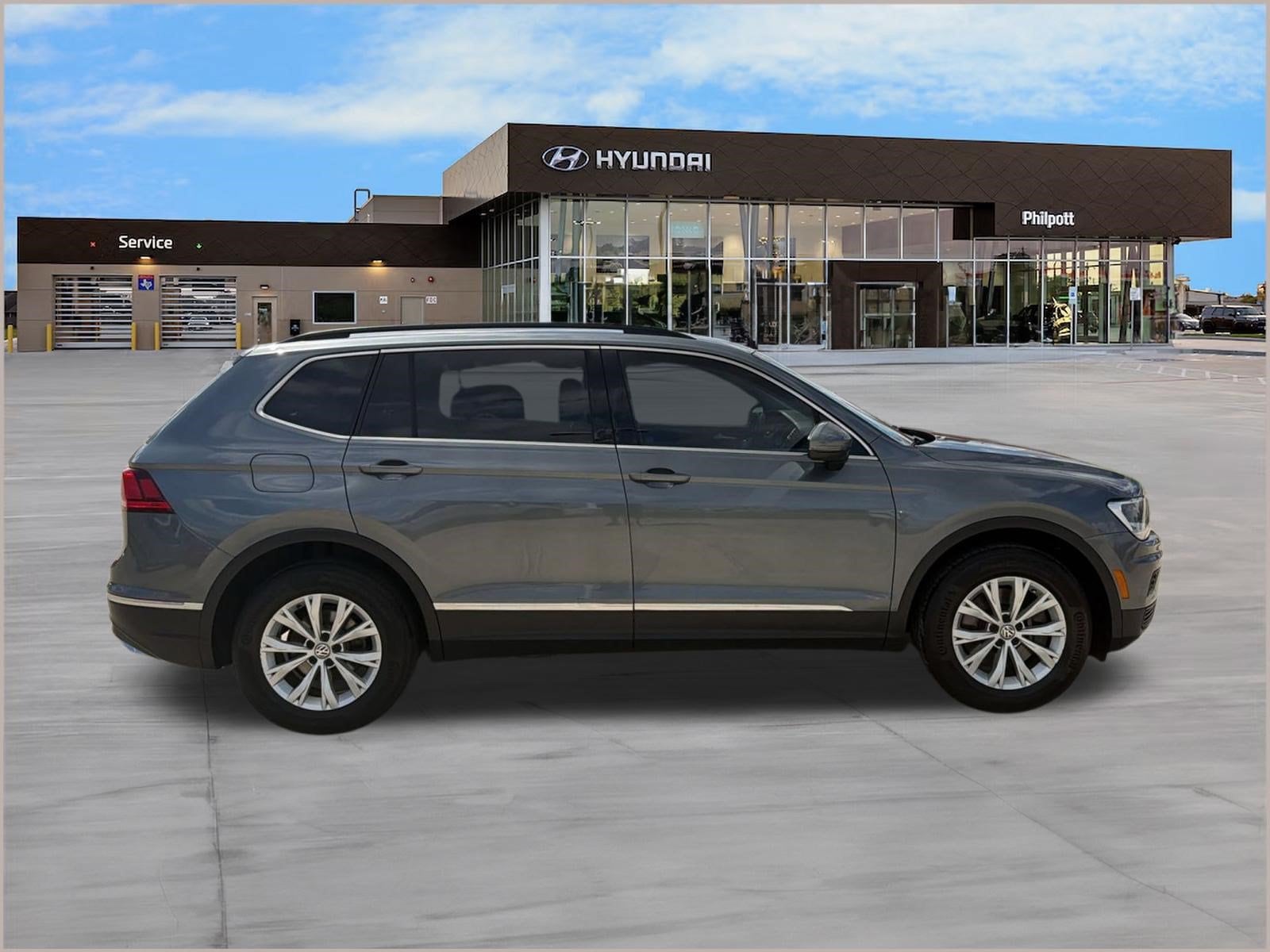 Tiguan 2.0T SE SUV