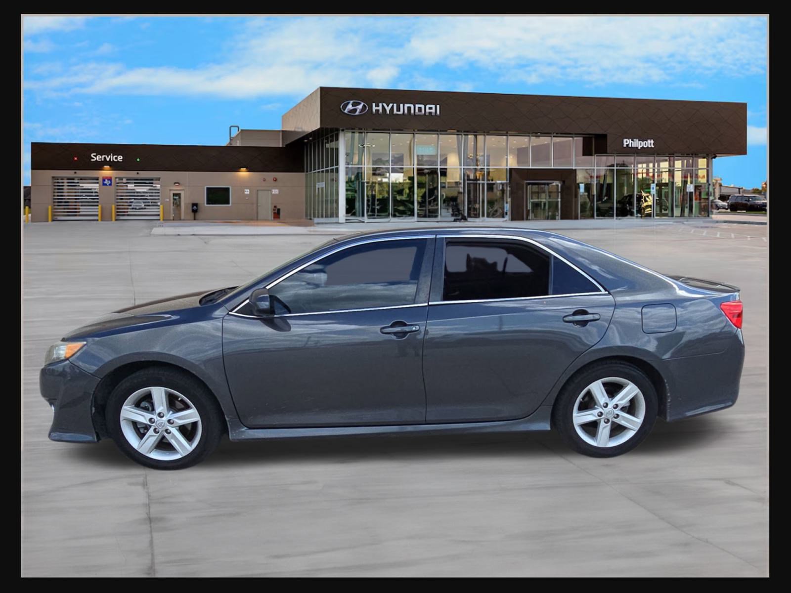 2014 Toyota Camry photo 2
