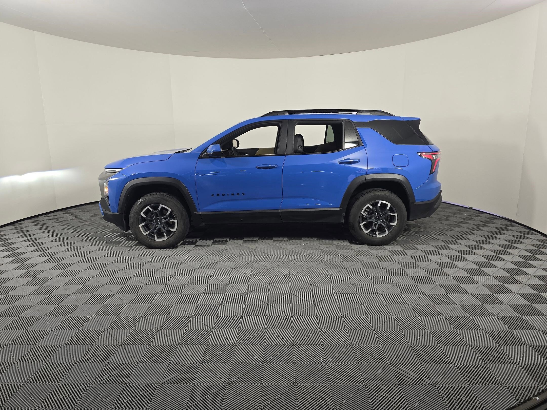 2025 Chevrolet Equinox ACTIV photo 2