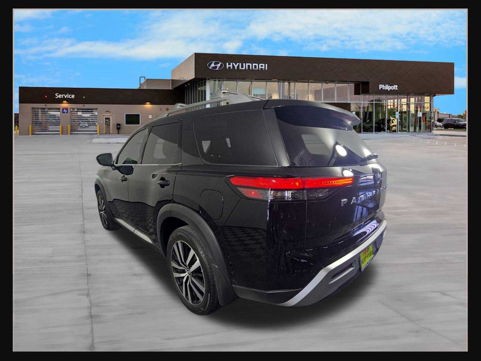 2024 Nissan Pathfinder Platinum photo 3