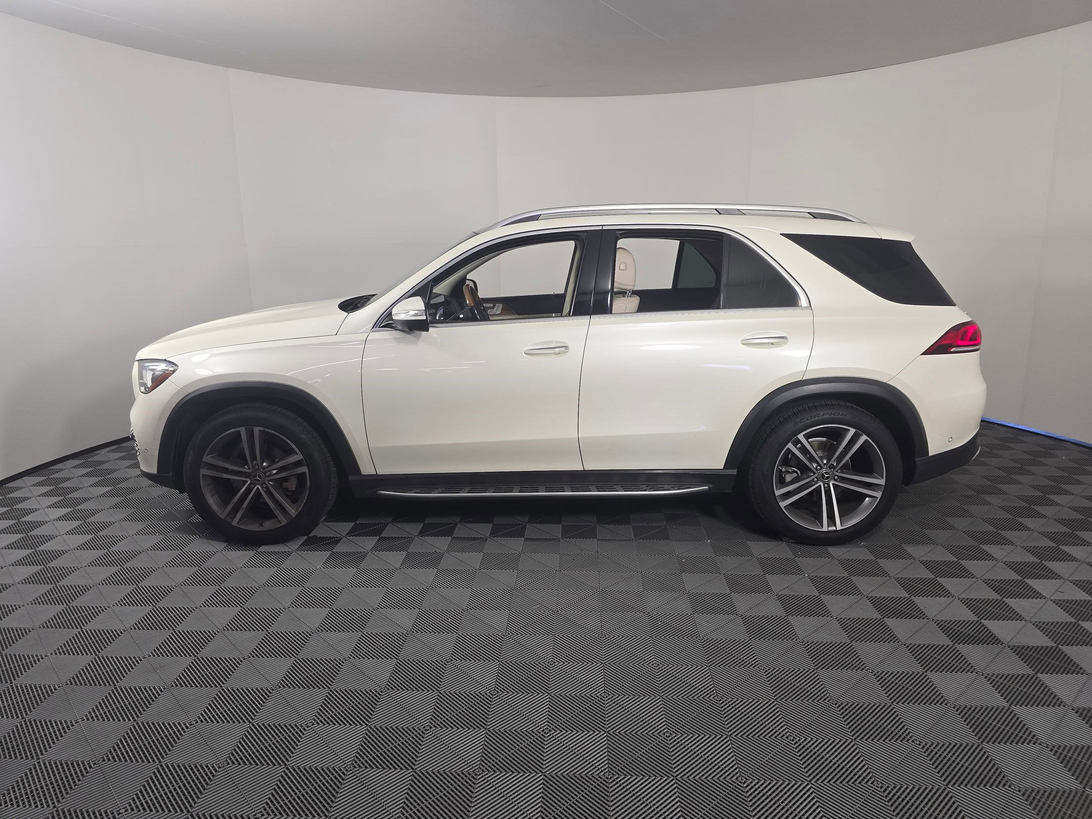 2021 Mercedes Benz GLE 350 photo 2
