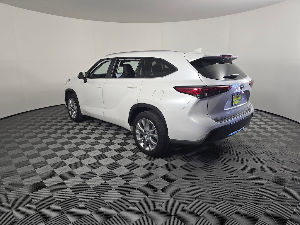 Used 2023 Toyota Highlander Limited SUV
