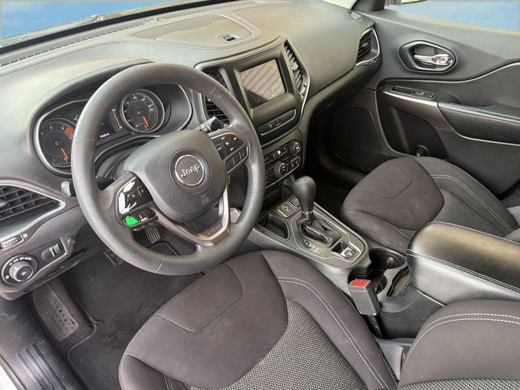 Used 2019 Jeep Cherokee Latitude FWD SUV