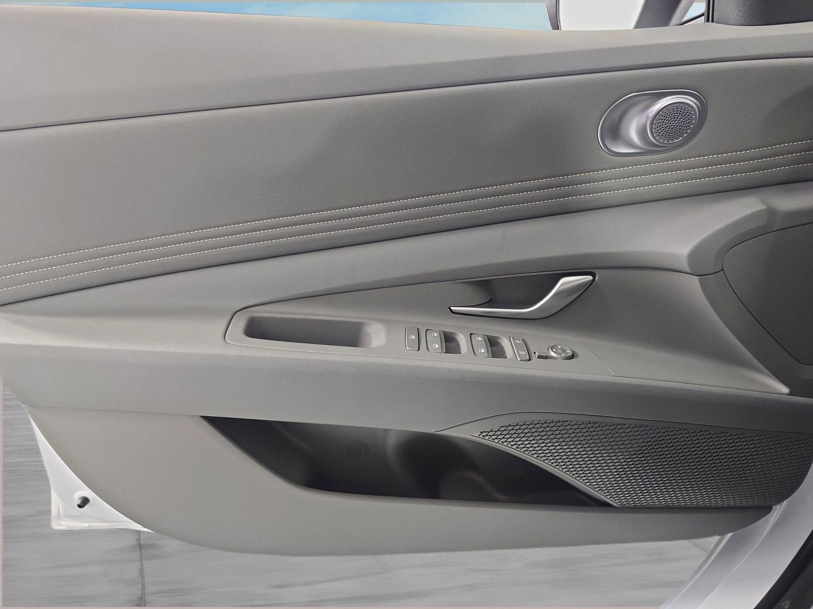 2025 Hyundai Elantra SEL - Photo 10