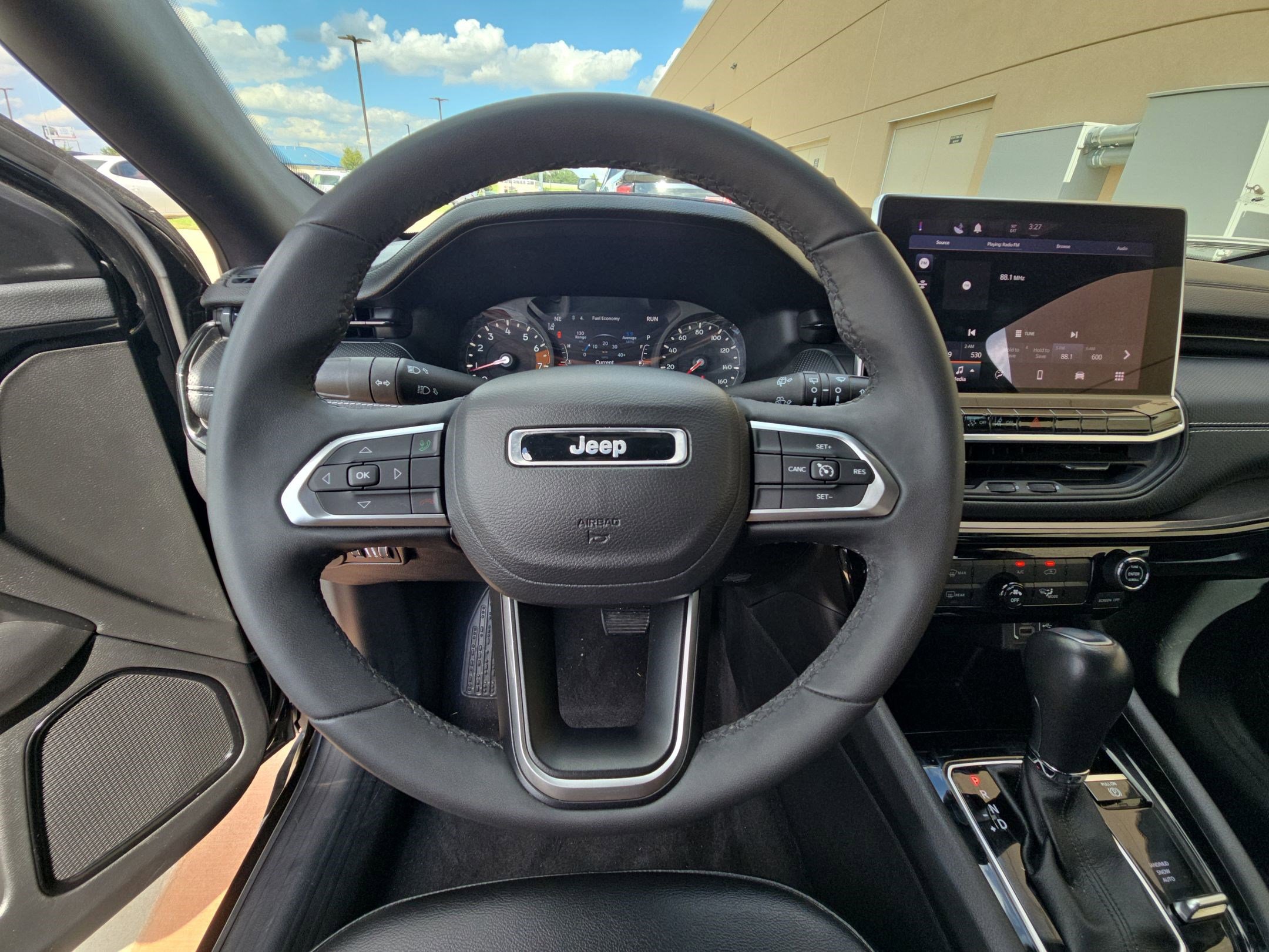 2023 Jeep Compass Latitude photo 3