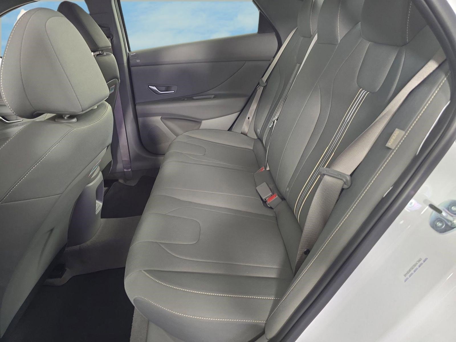 2025 Hyundai Elantra SEL - Photo 11