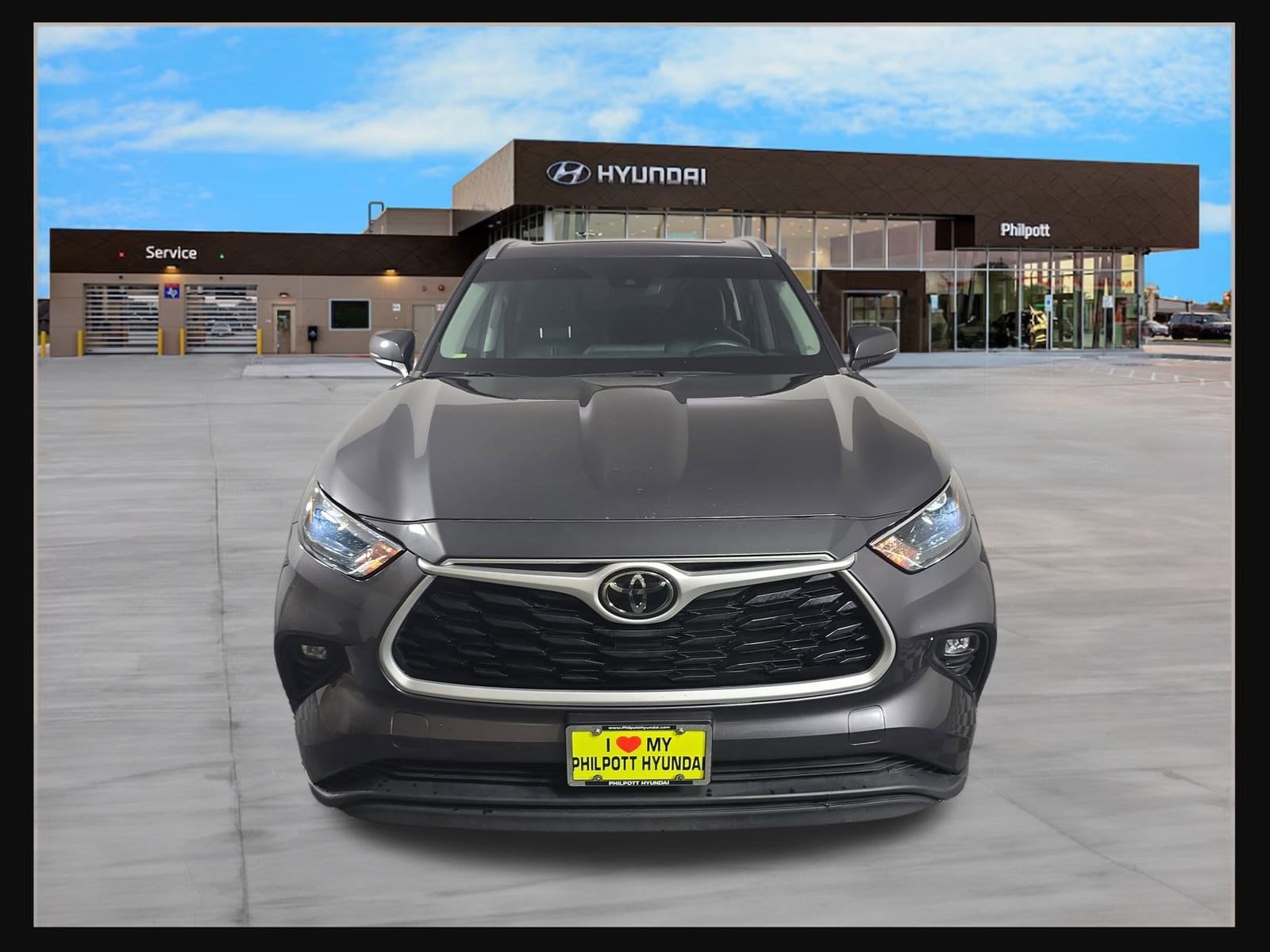 Used 2023 Toyota Highlander XLE with VIN 5TDKDRAH3PS046452 for sale in Nederland, TX
