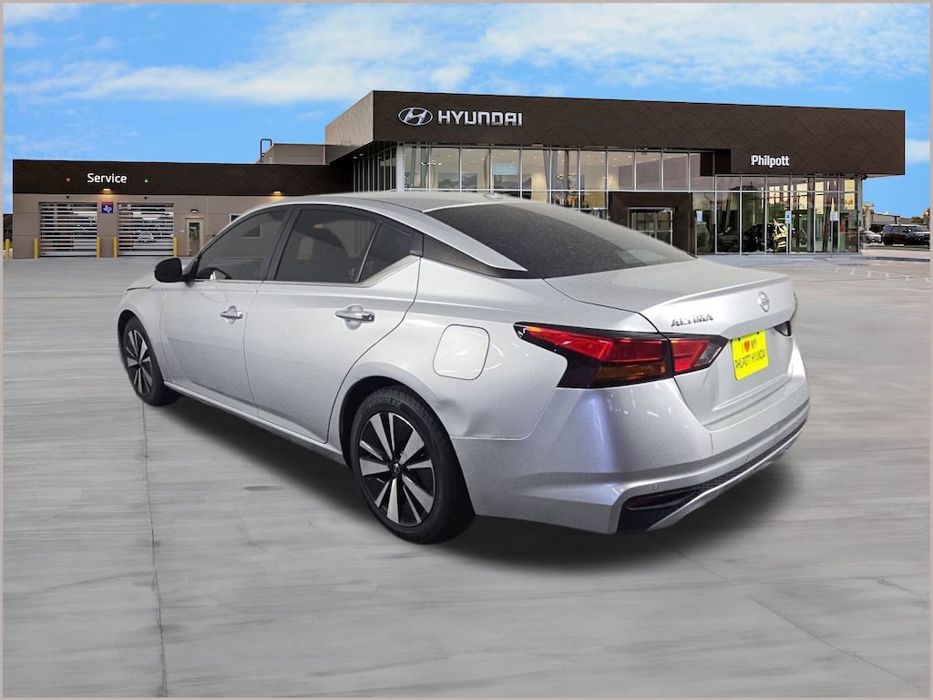 Used 2022 Nissan Altima 2.5 SV Sedan