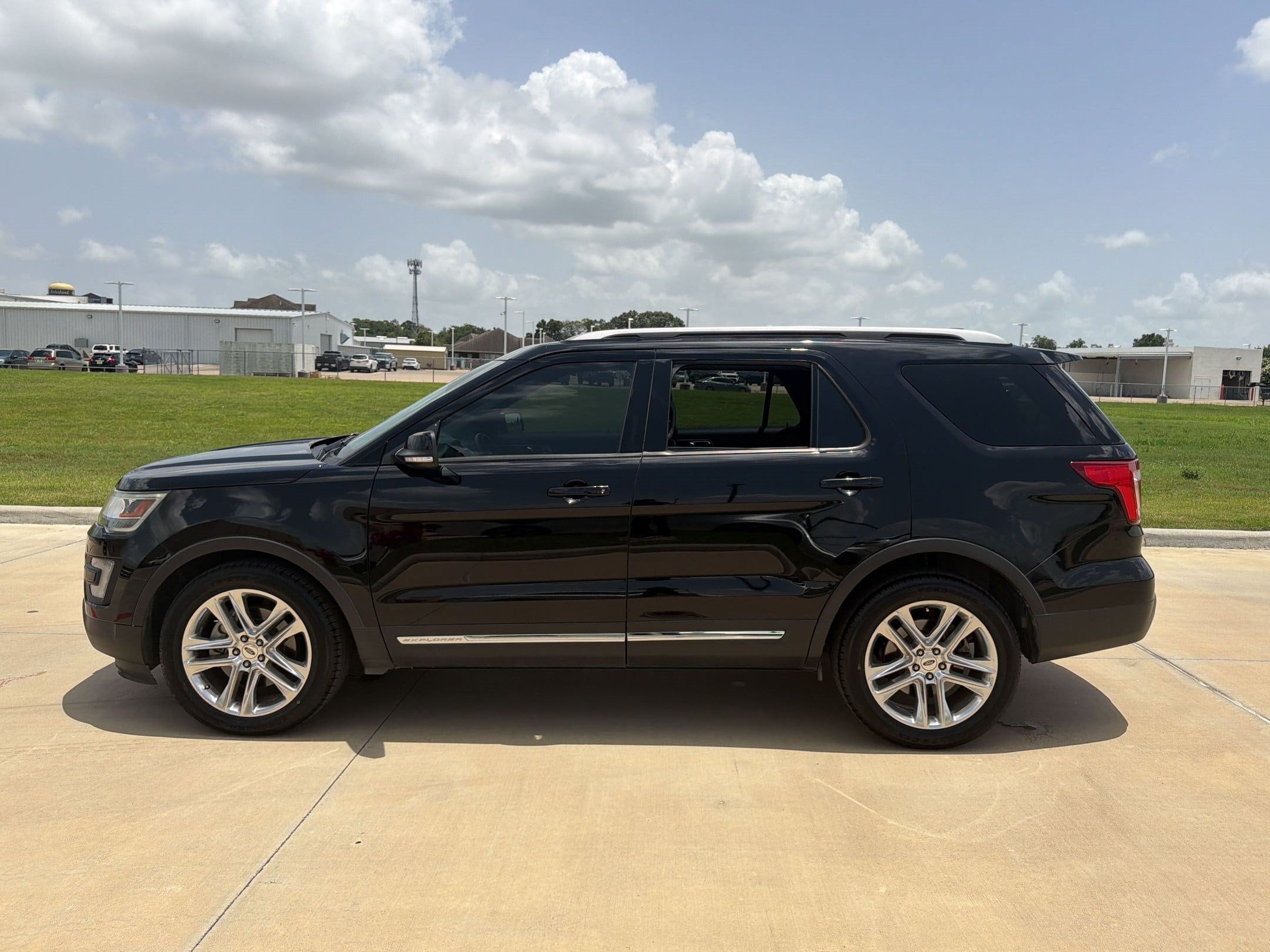 Used 2017 Ford Explorer XLT with VIN 1FM5K7D80HGB78577 for sale in Nederland, TX