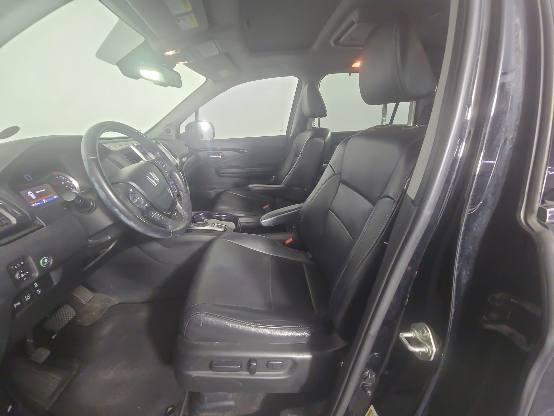 2018 Honda Pilot Elite photo 3