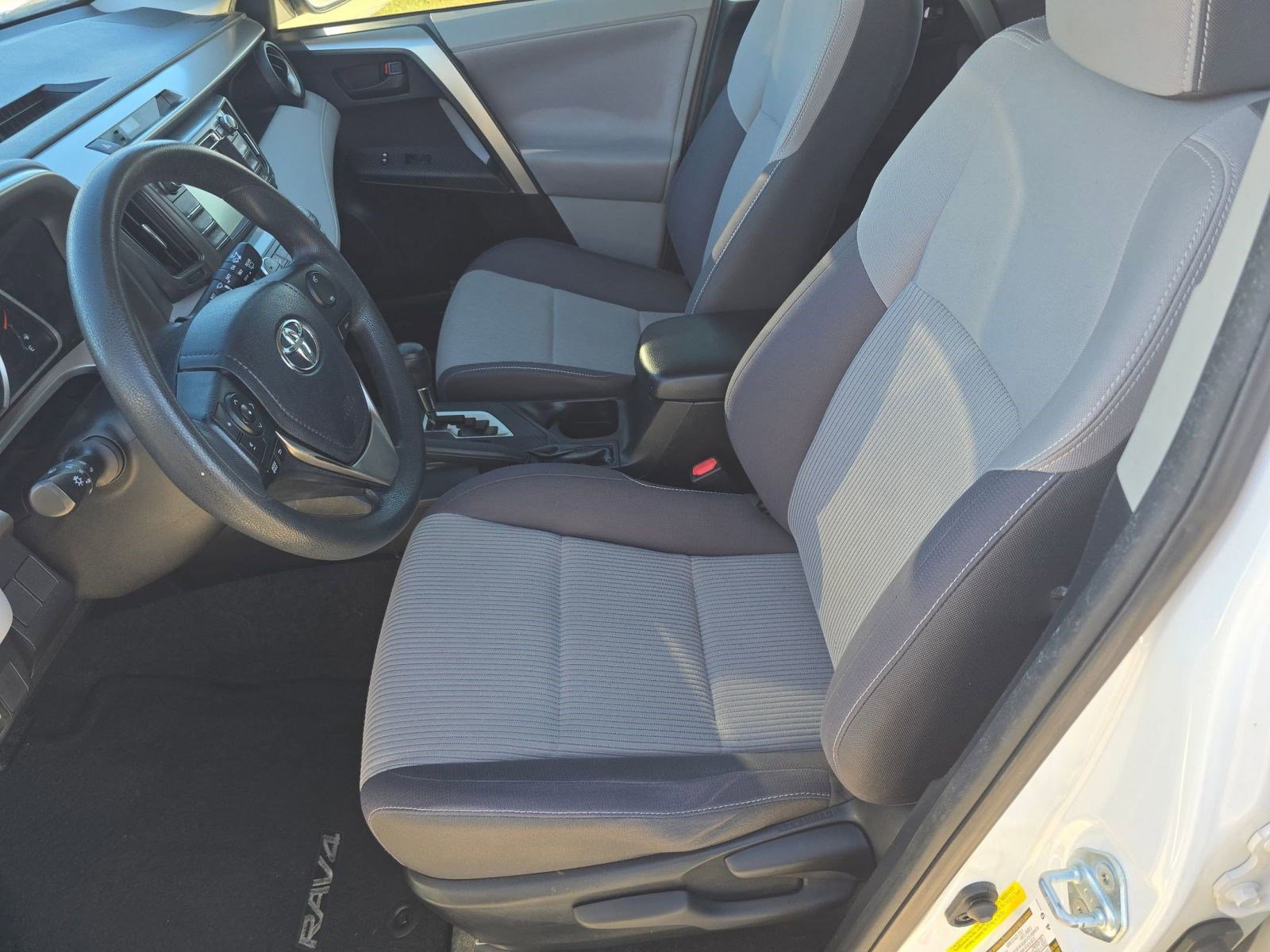 2013 Toyota RAV4 XLE photo 4