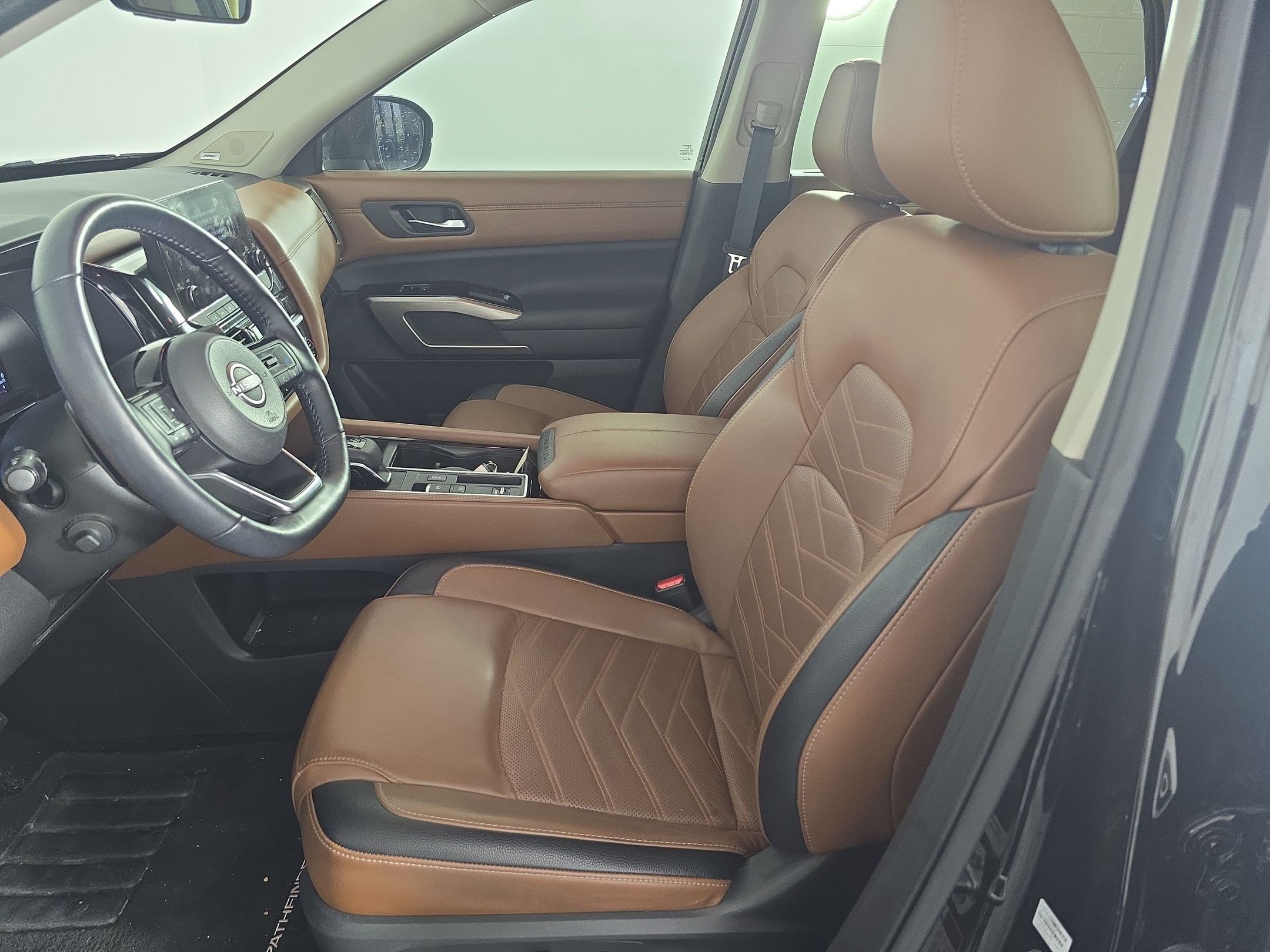 2024 Nissan Pathfinder Platinum photo 4