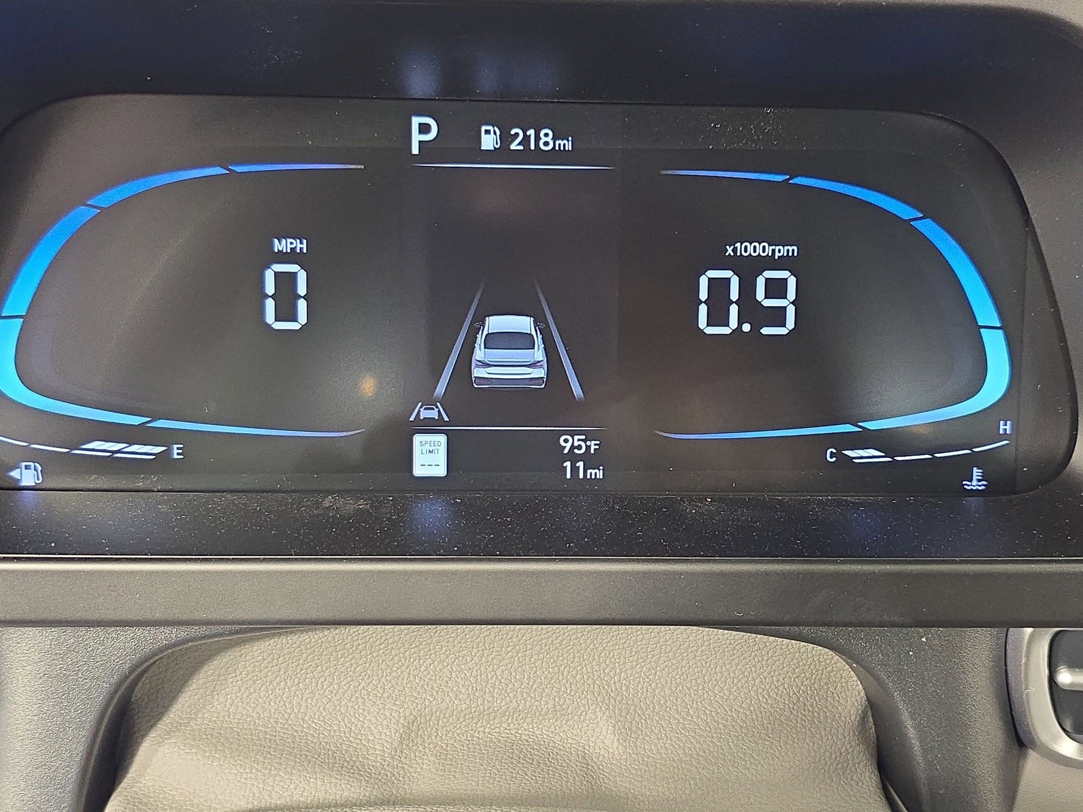 2025 Hyundai Elantra SEL - Photo 17