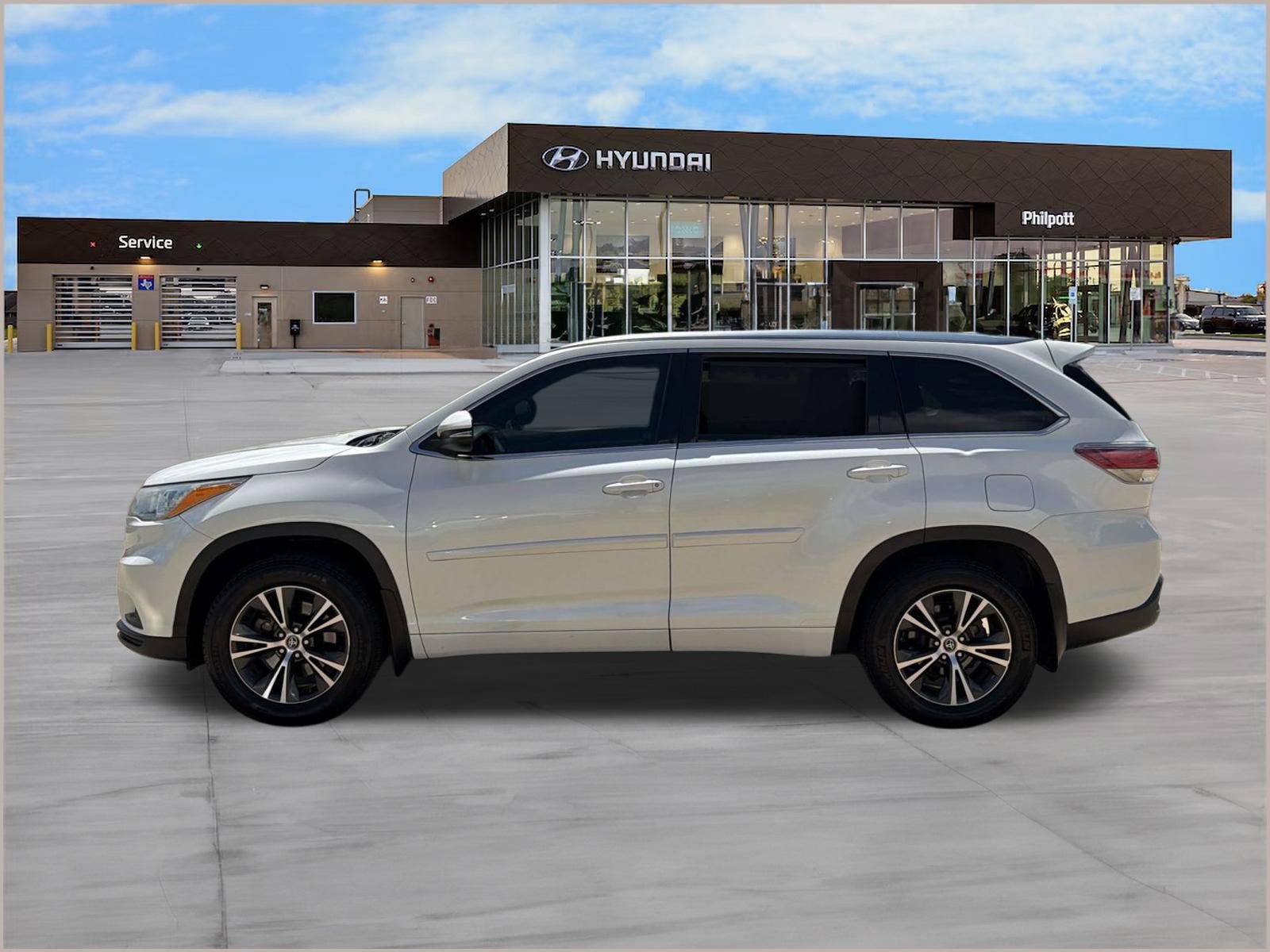 Used 2016 Toyota Highlander XLE with VIN 5TDKKRFH3GS144458 for sale in Nederland, TX