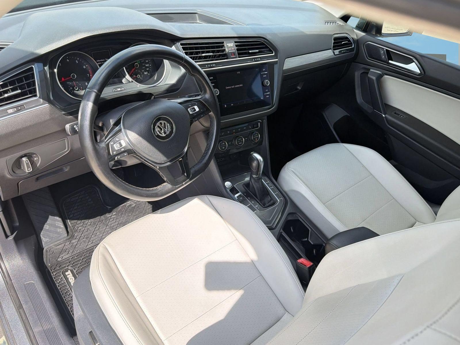 Tiguan 2.0T SE SUV