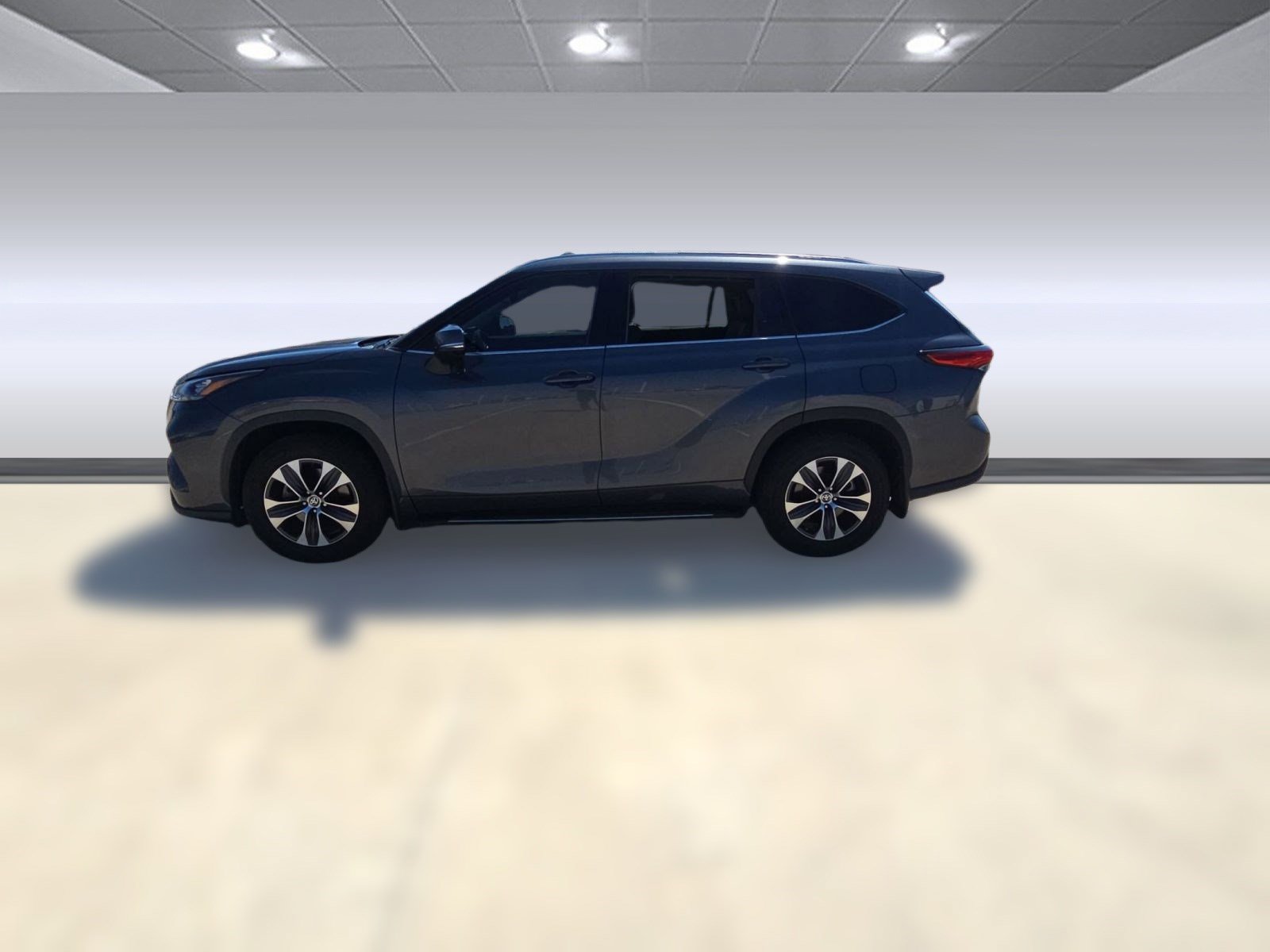 2020 Toyota Highlander XLE photo 2