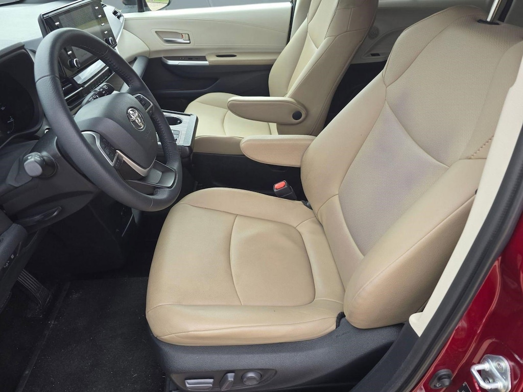 Used 2022 Toyota Sienna XLE Van Passenger Van