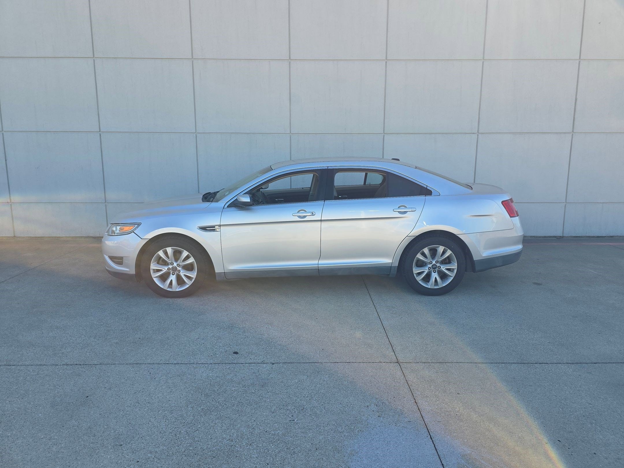 Used 2011 Ford Taurus SEL with VIN 1FAHP2EW8BG124752 for sale in Nederland, TX