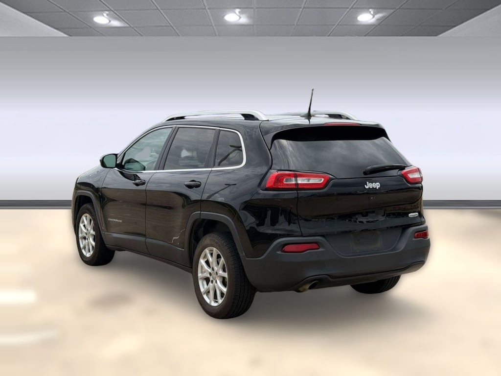 Used 2018 Jeep Cherokee Latitude Plus SUV