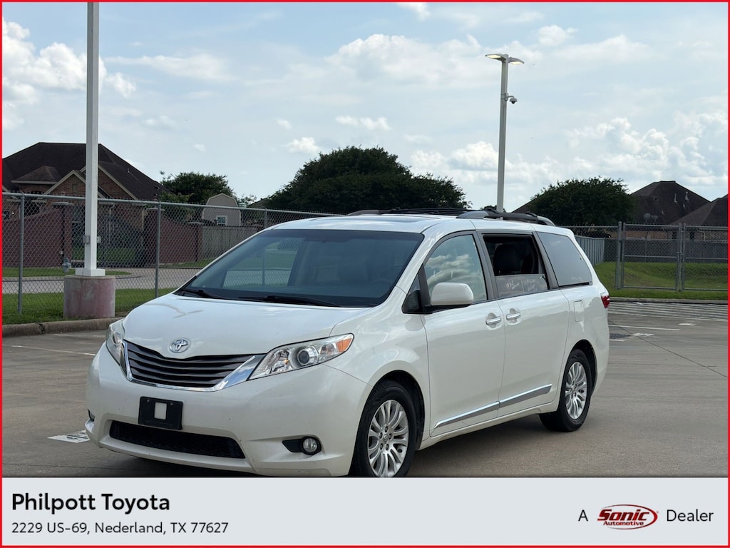 Used 2017 Toyota Sienna XLE Auto Access Seat Van