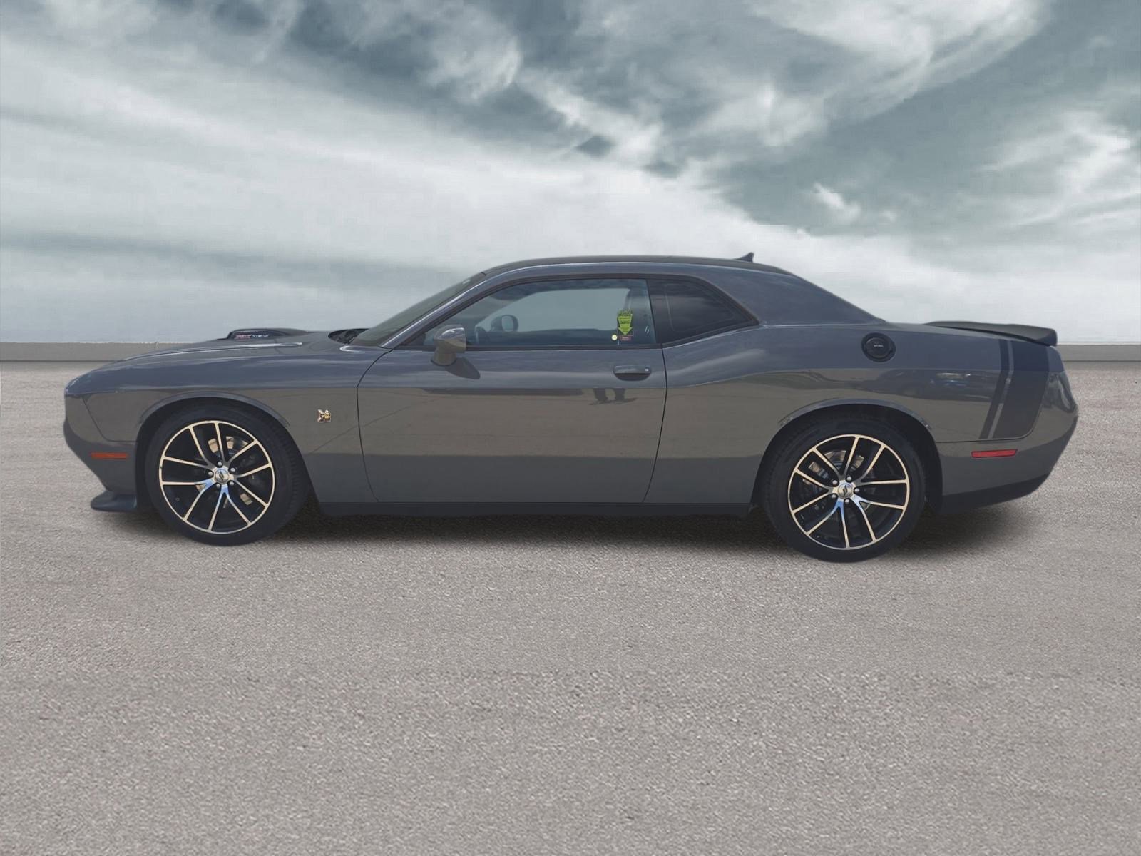 2017 Dodge Challenger 392 Scat Pack Shaker photo 2