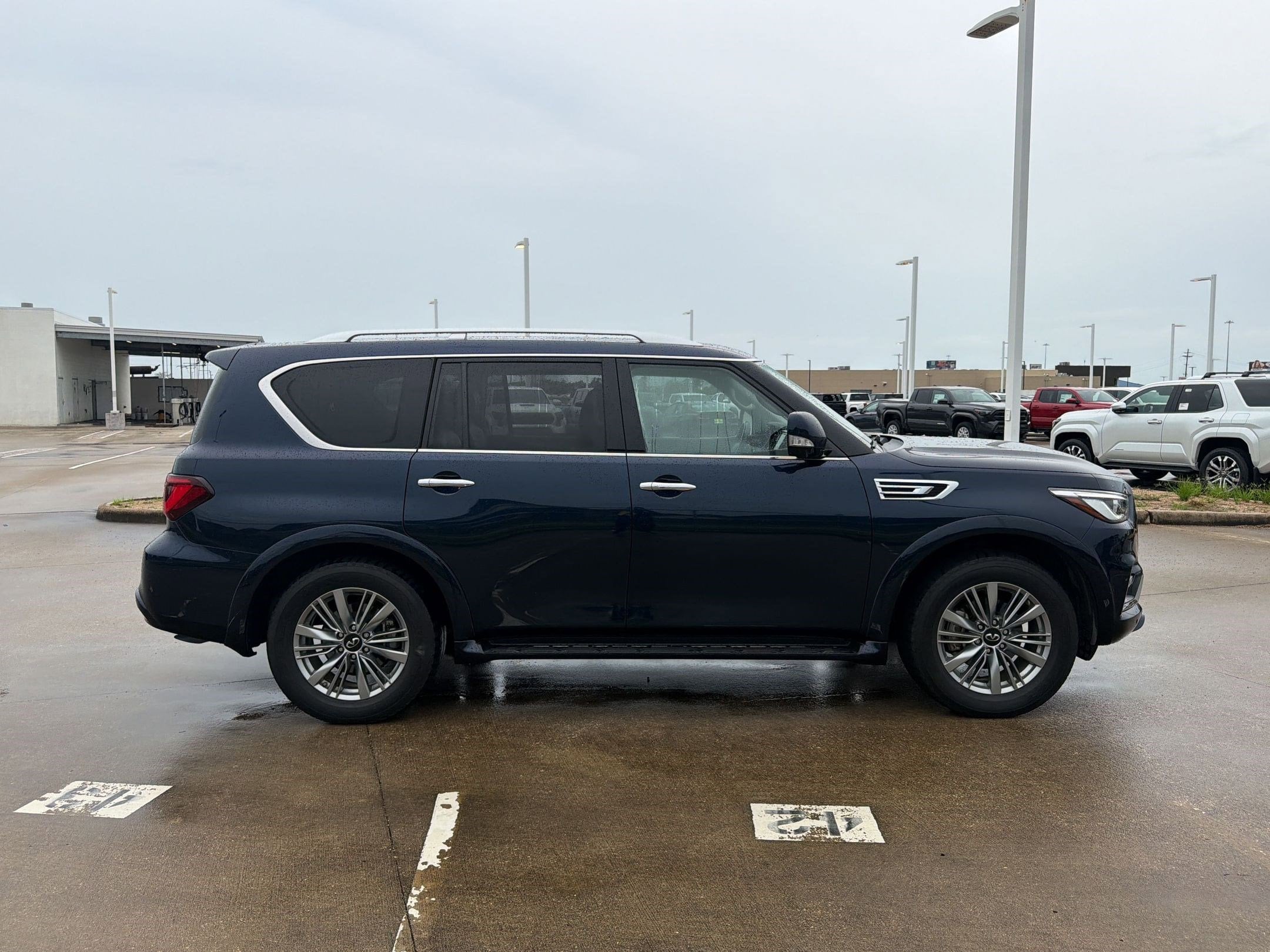 QX80 LUXE SUV