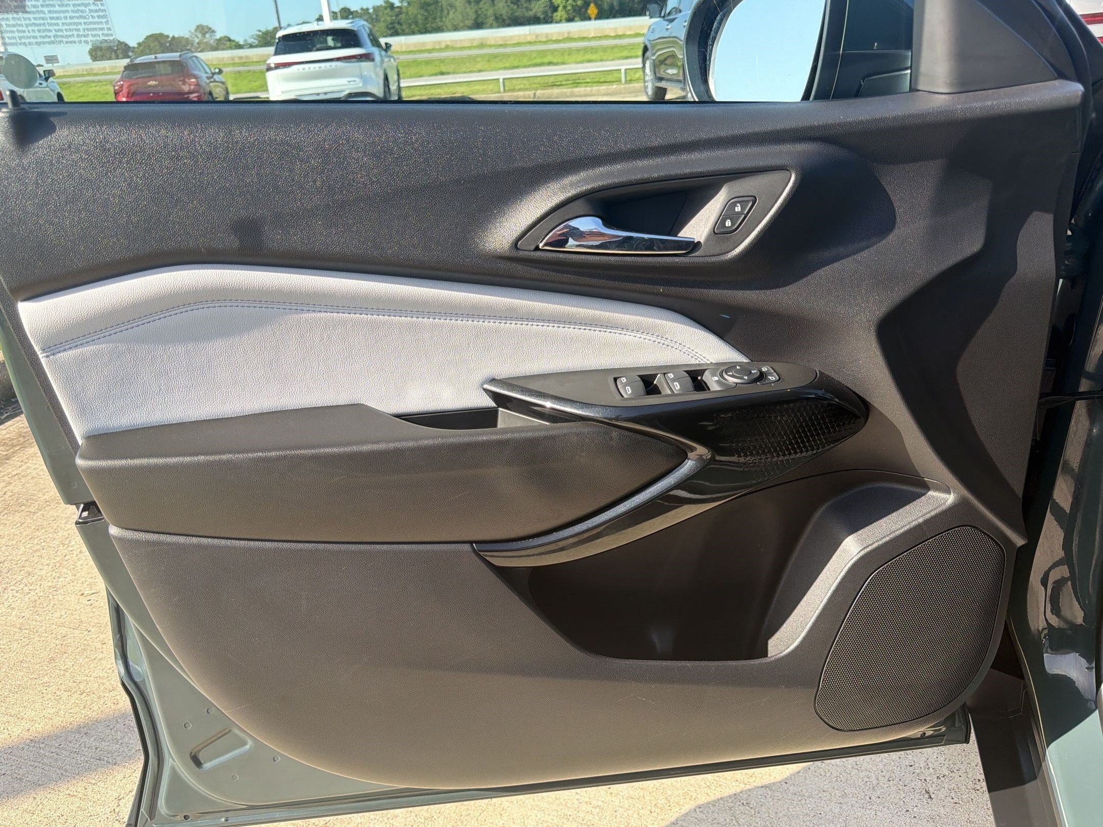 2025 Chevrolet Trax LT - Photo 13