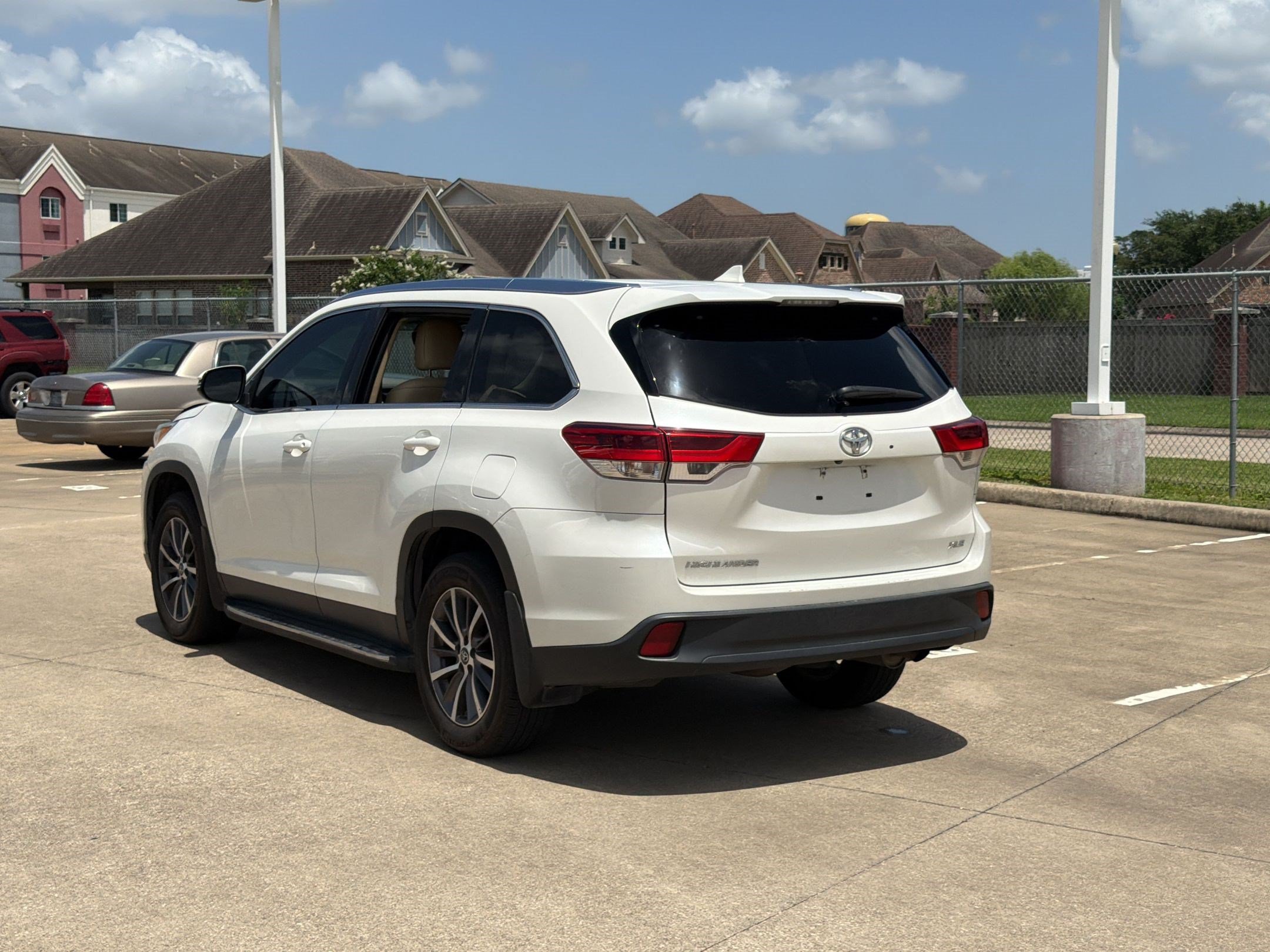 Highlander XLE SUV