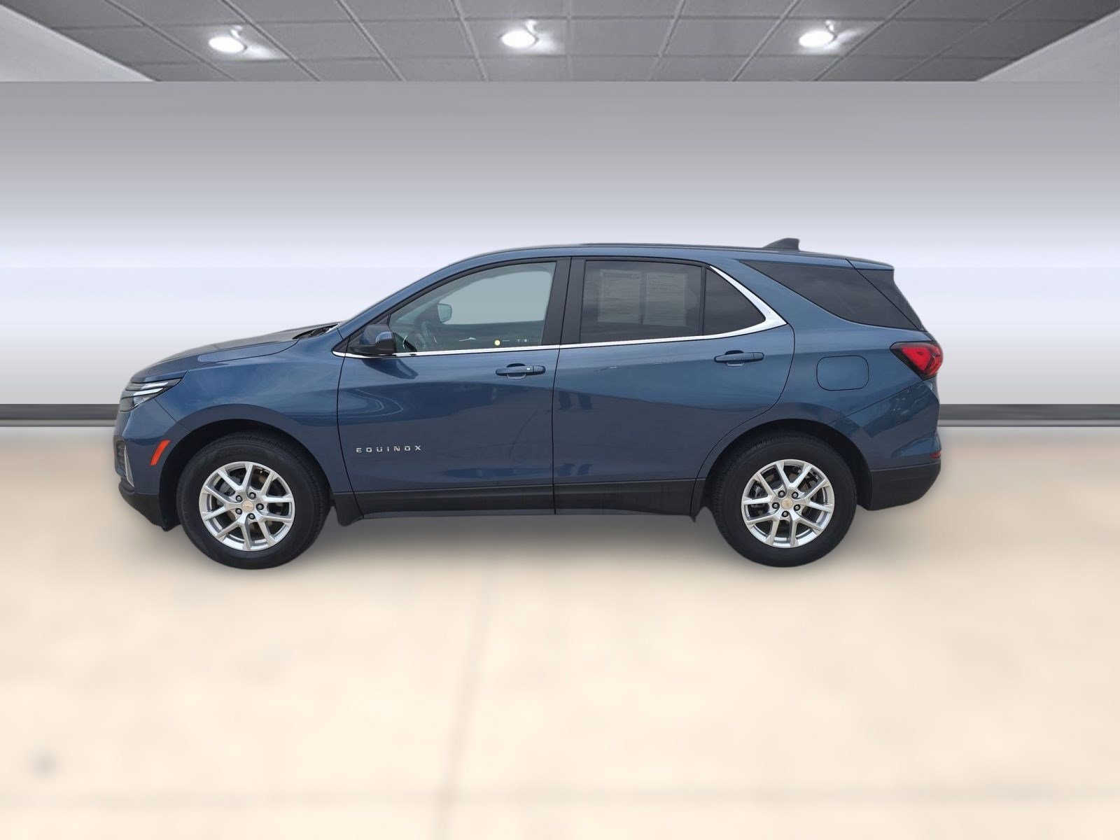2024 Chevrolet Equinox LT photo 2