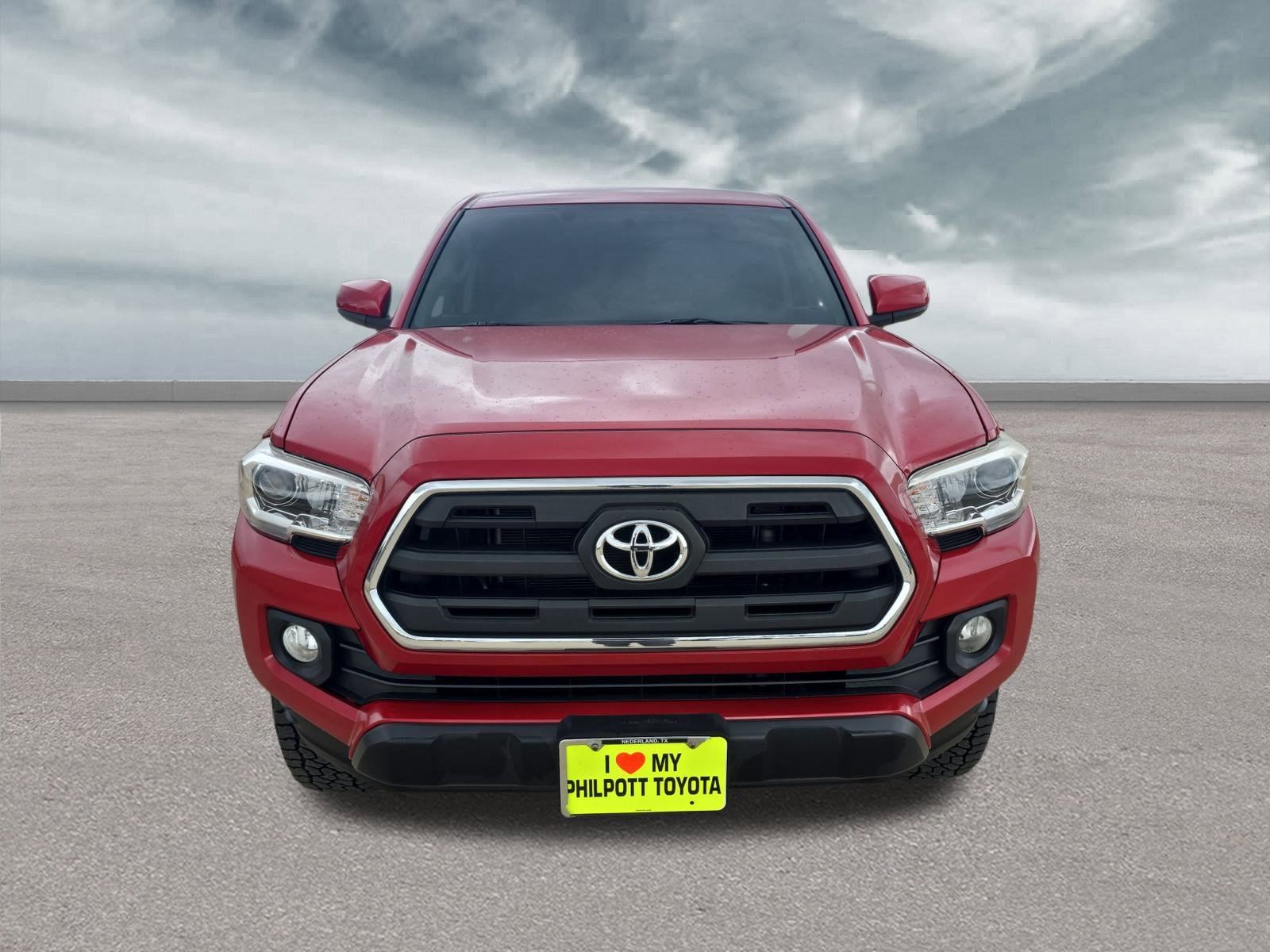 2017 Toyota Tacoma SR5 photo 2