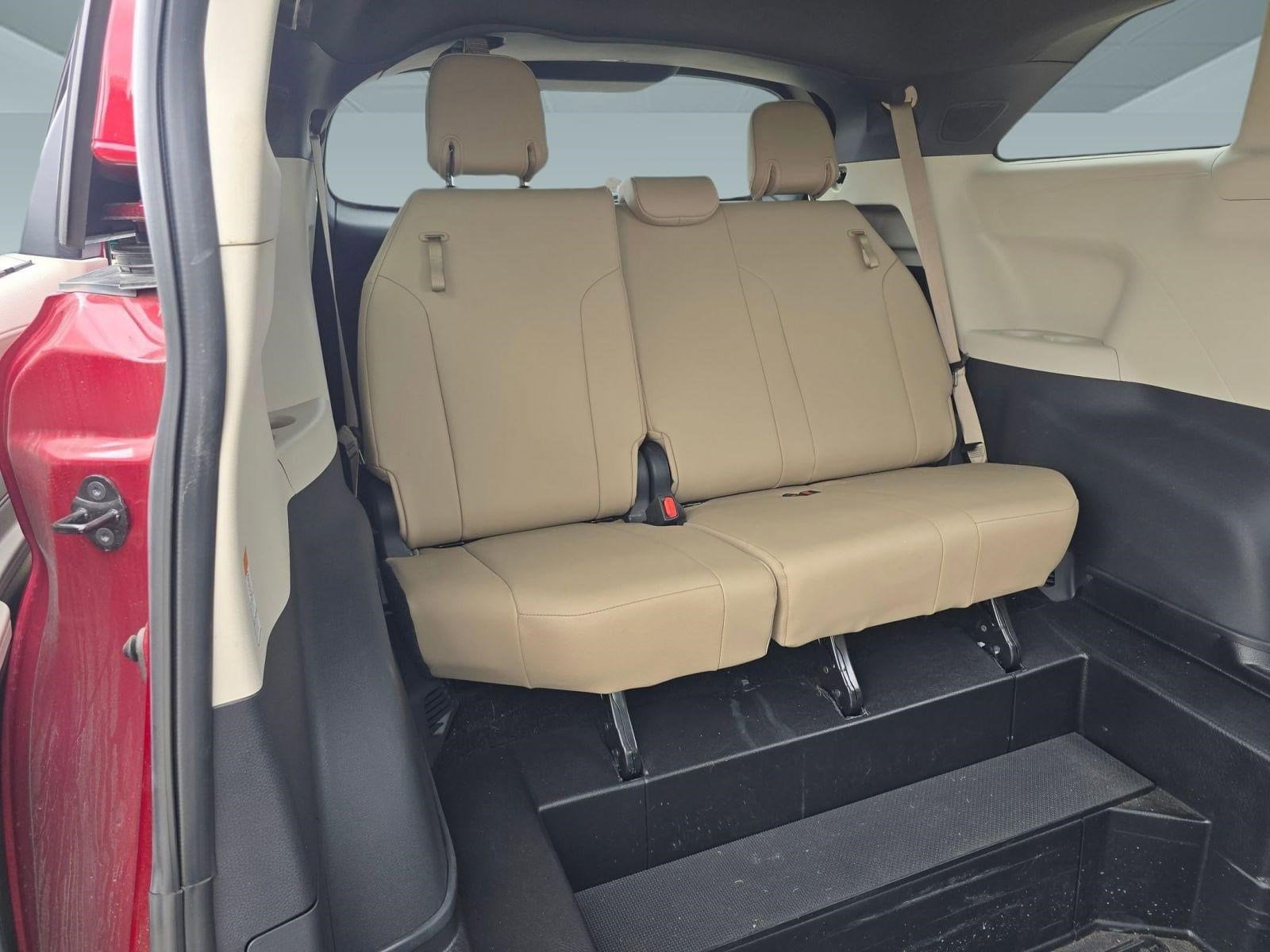 2022 Toyota Sienna XLE - Photo 27