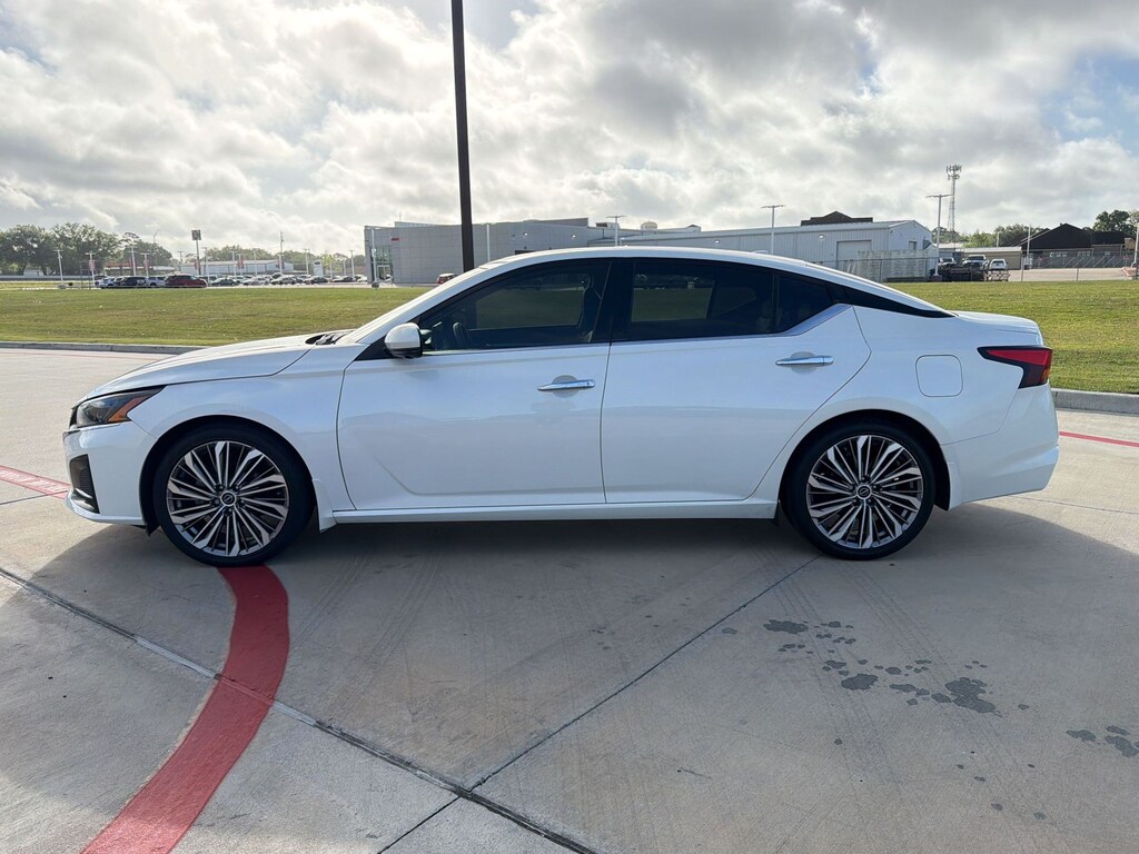 Used 2024 Nissan Altima 2.5 SL Sedan
