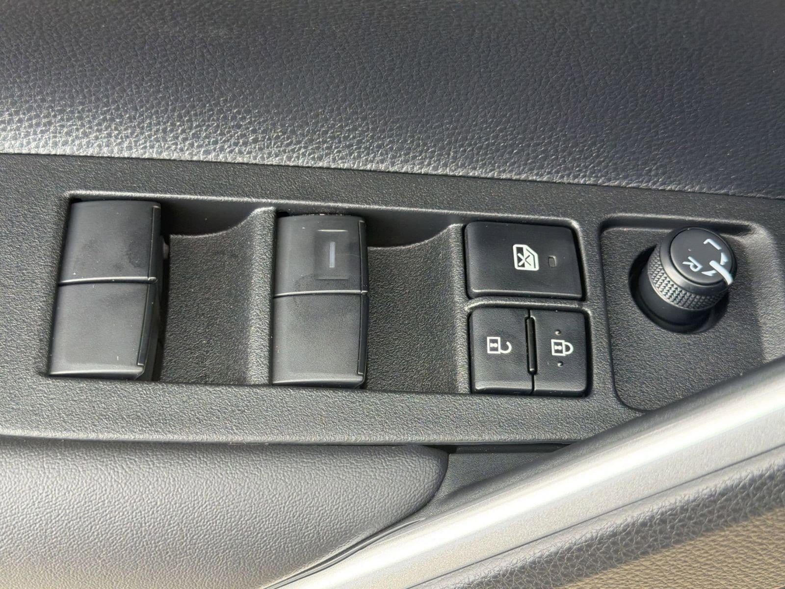 2026 Toyota Corolla Cross XLE - Photo 12