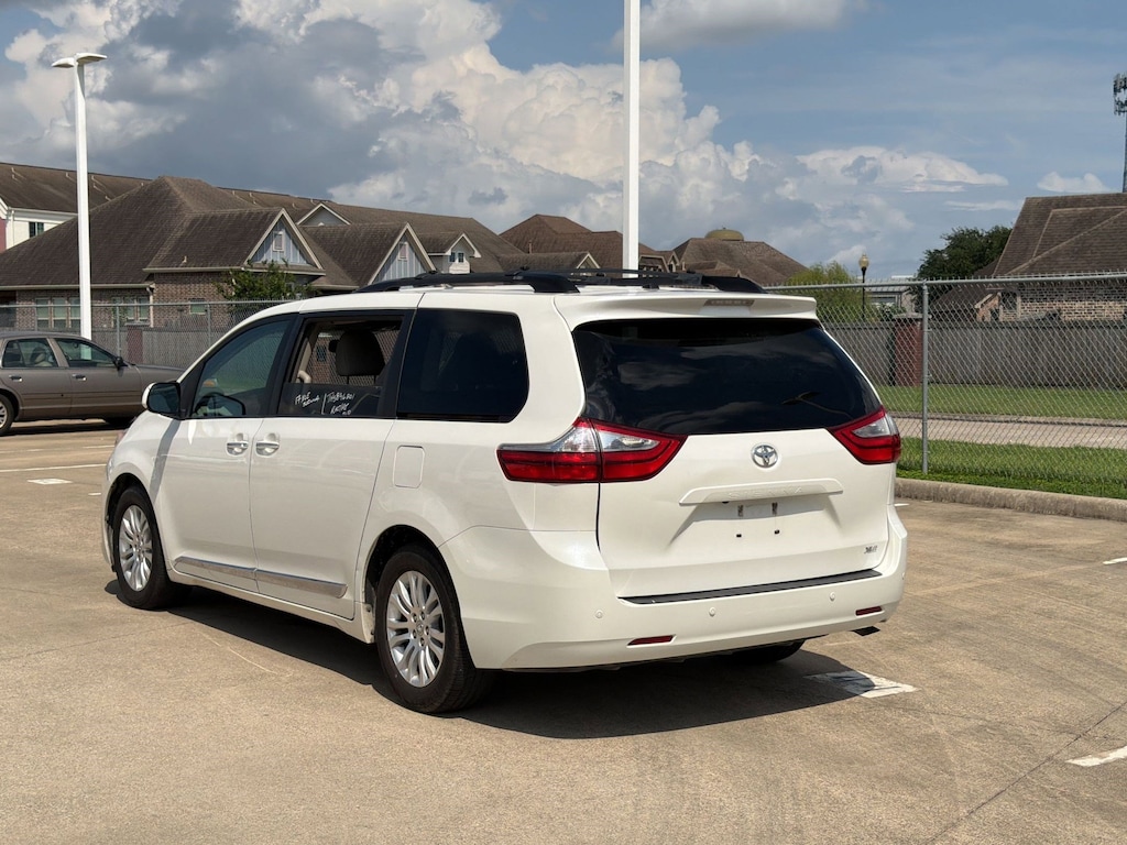 Used 2017 Toyota Sienna XLE Auto Access Seat Van
