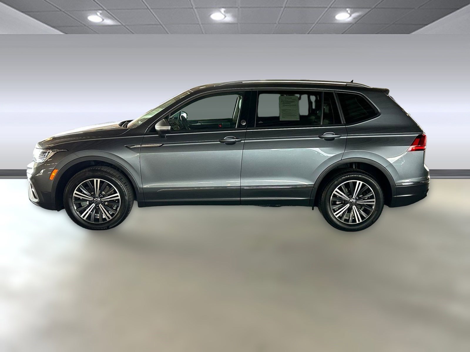 2024 Volkswagen Tiguan Wolfsburg Edition photo 2